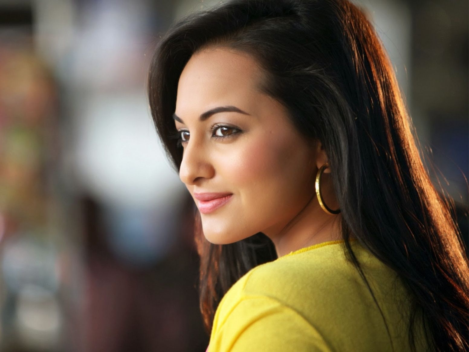 1560x1170 All new wallpaper, Sonakshi Sinha Bollywood actress, Desktop