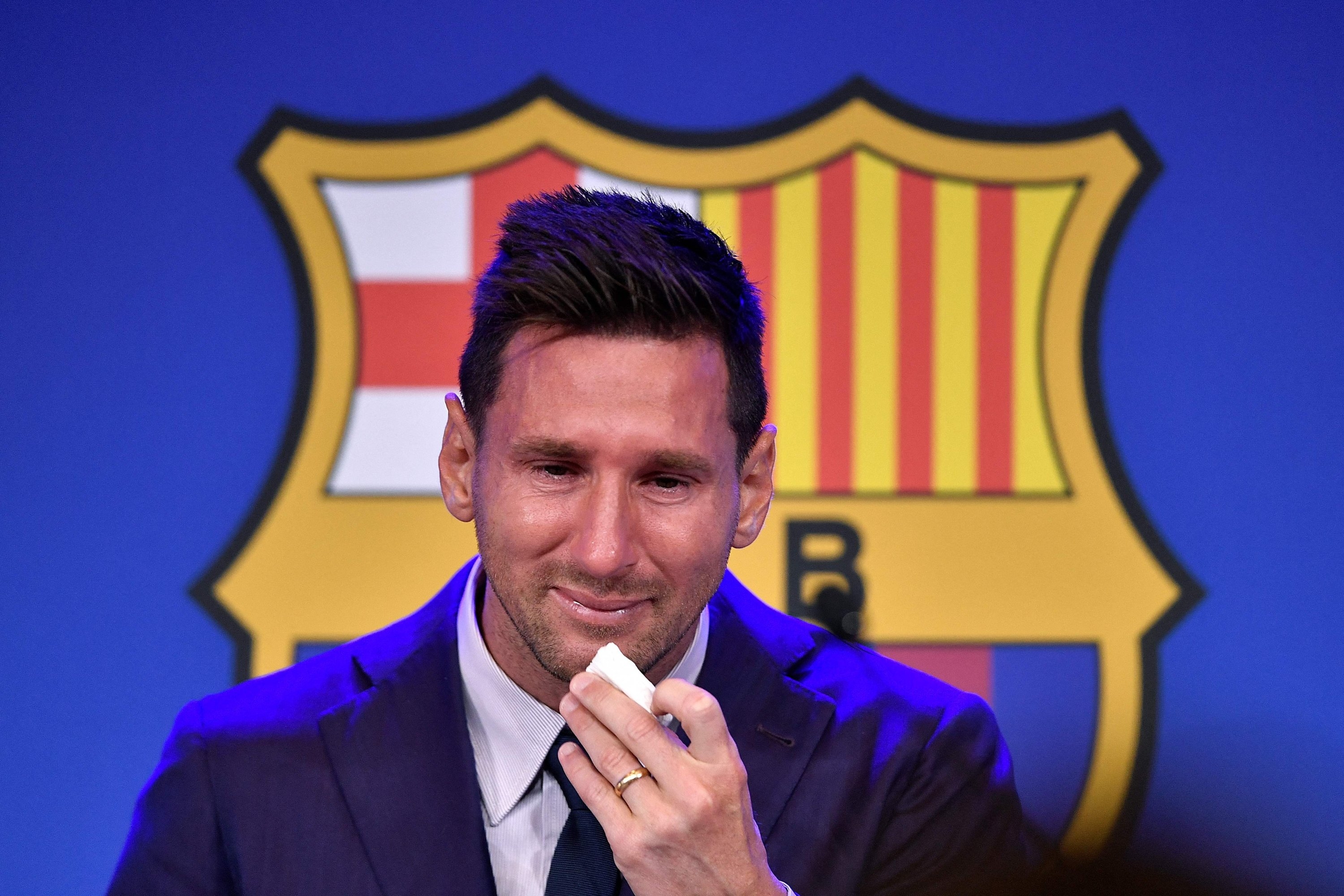 3000x2000 Tearful Lionel Messi confirms Barcelona exit, PSG transfer talks, Desktop