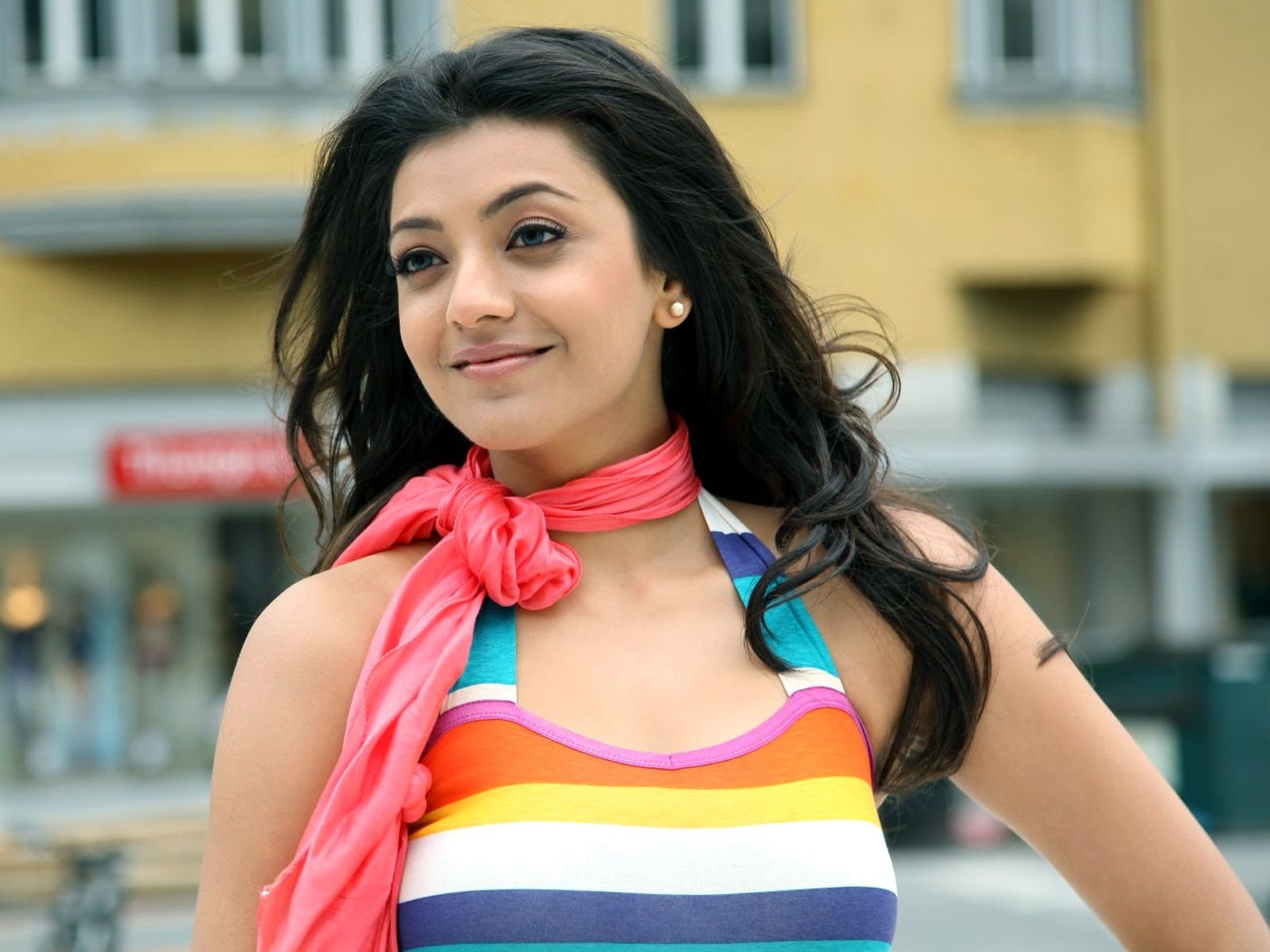 1600x1200 Kajal Agarwal South Actress Wallpaper in jpg format for free download, Desktop