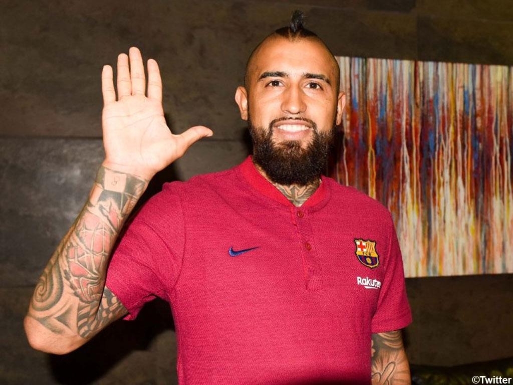 1030x770 Arturo Vidal poses in Barcelona colours, Desktop