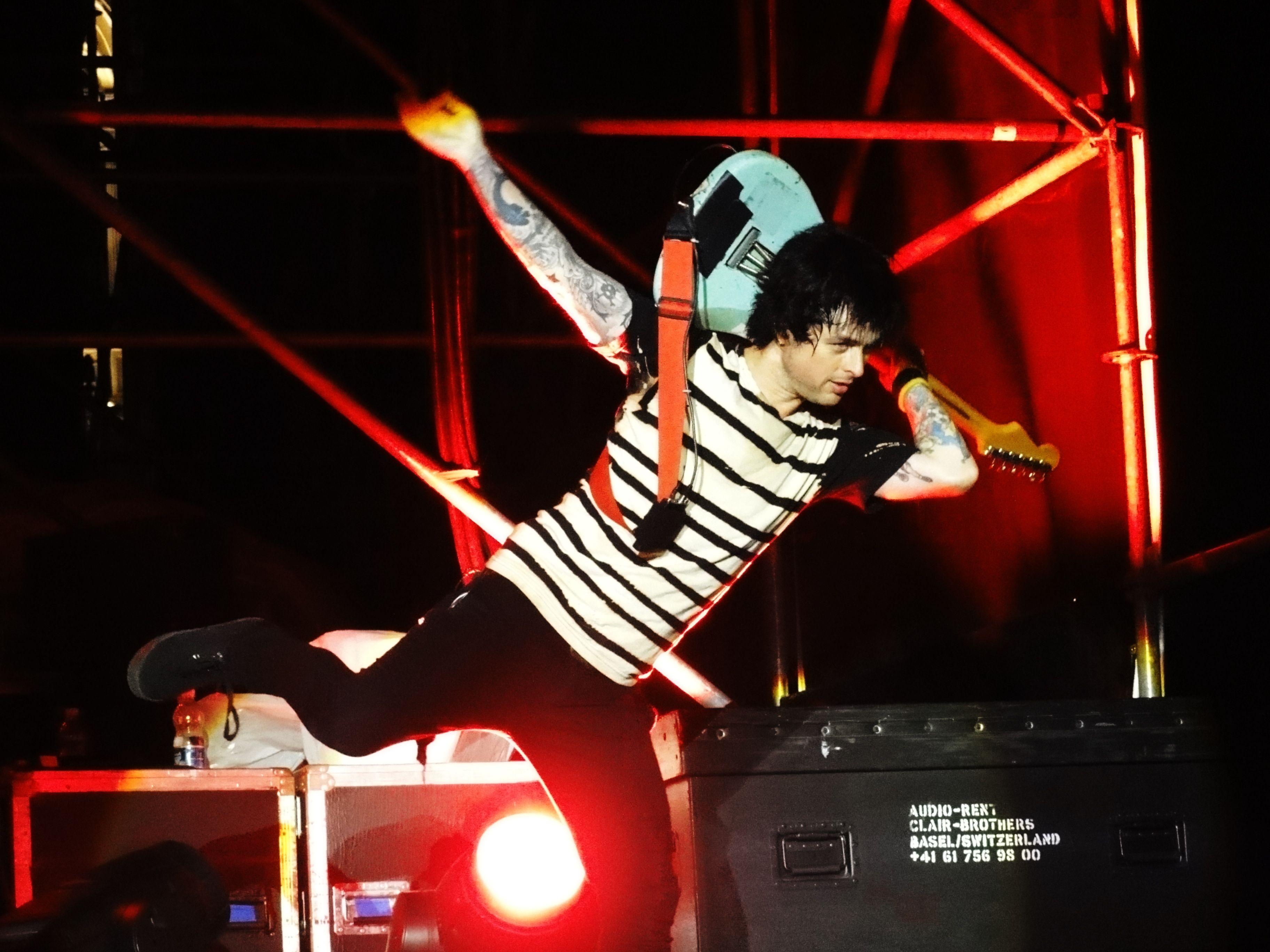 3650x2740 Billie Joe Armstrong, yoga instuctor, Desktop