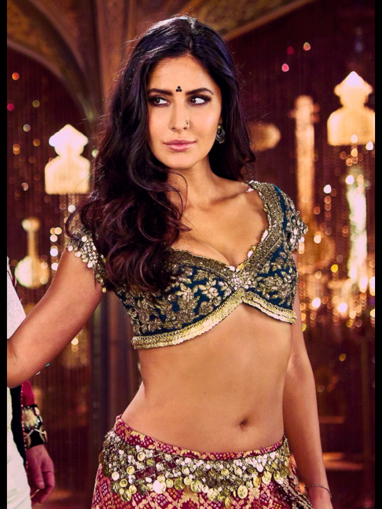 770x1030 Hot Katrina Kaif in Thugs Of Hindustan. Katrina kaif navel, Katrina kaif hot pics, Katrina kaif photo, Phone