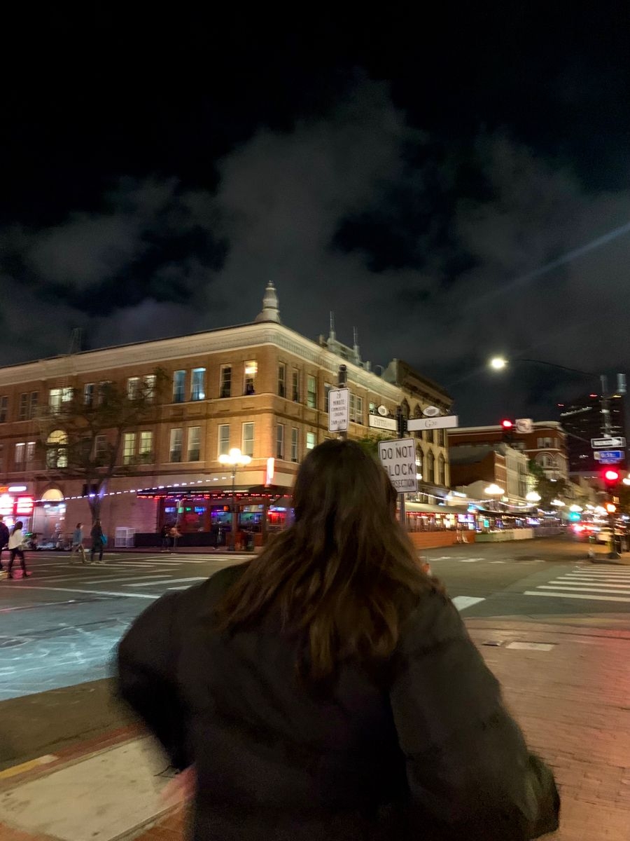 900x1200 Downtown. Grunge photography, Blurry picture, City picture, Phone