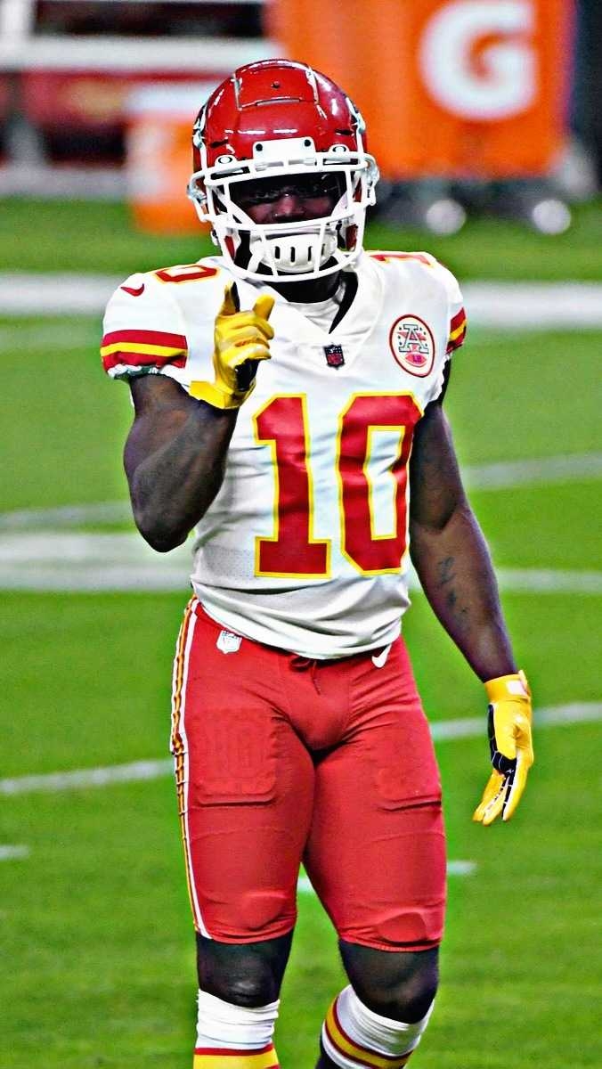 680x1200 Cool Tyreek Hill Wallpaper, Phone