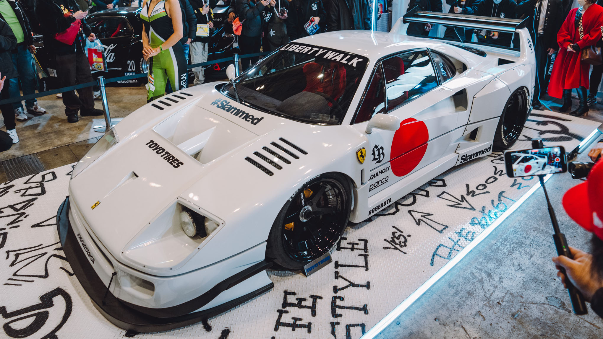 2040x1150 Behold: Japanese tuner Liberty Walk's widebody Ferrari F40, Desktop