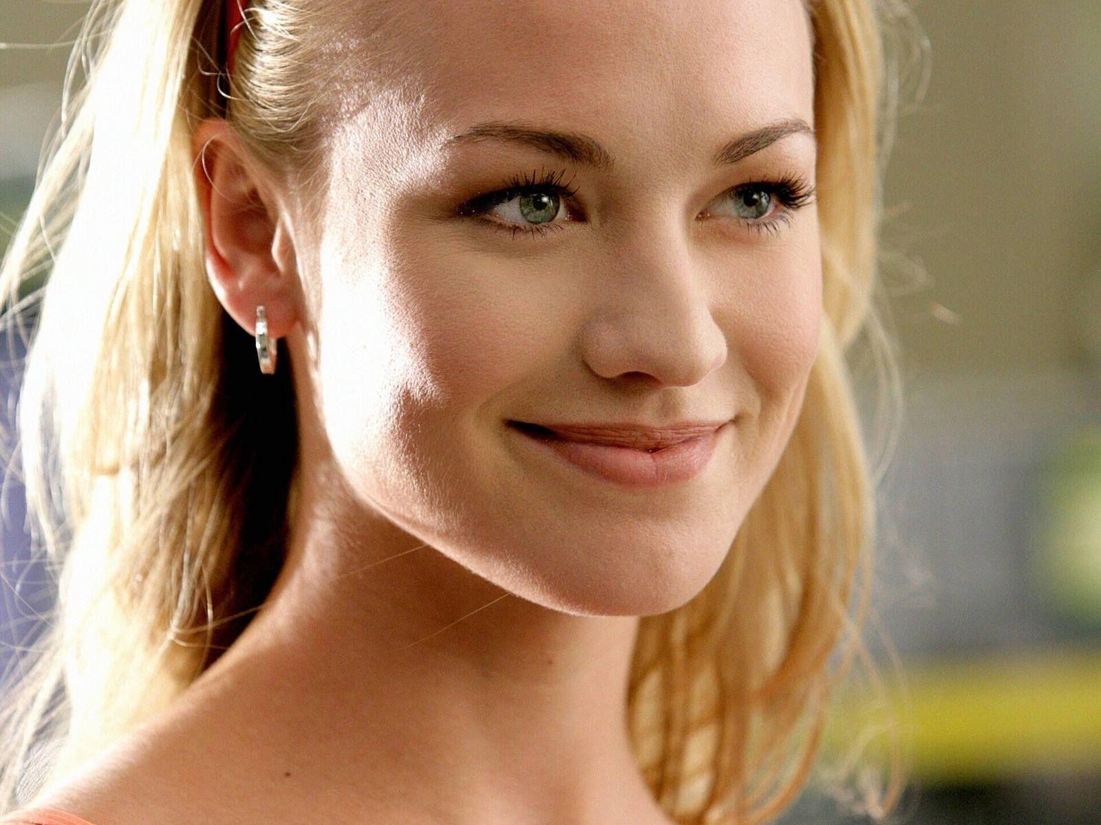 1600x1200 Pretty Yvonne Wallpaper! Strahovski Wallpaper 11497578, Desktop