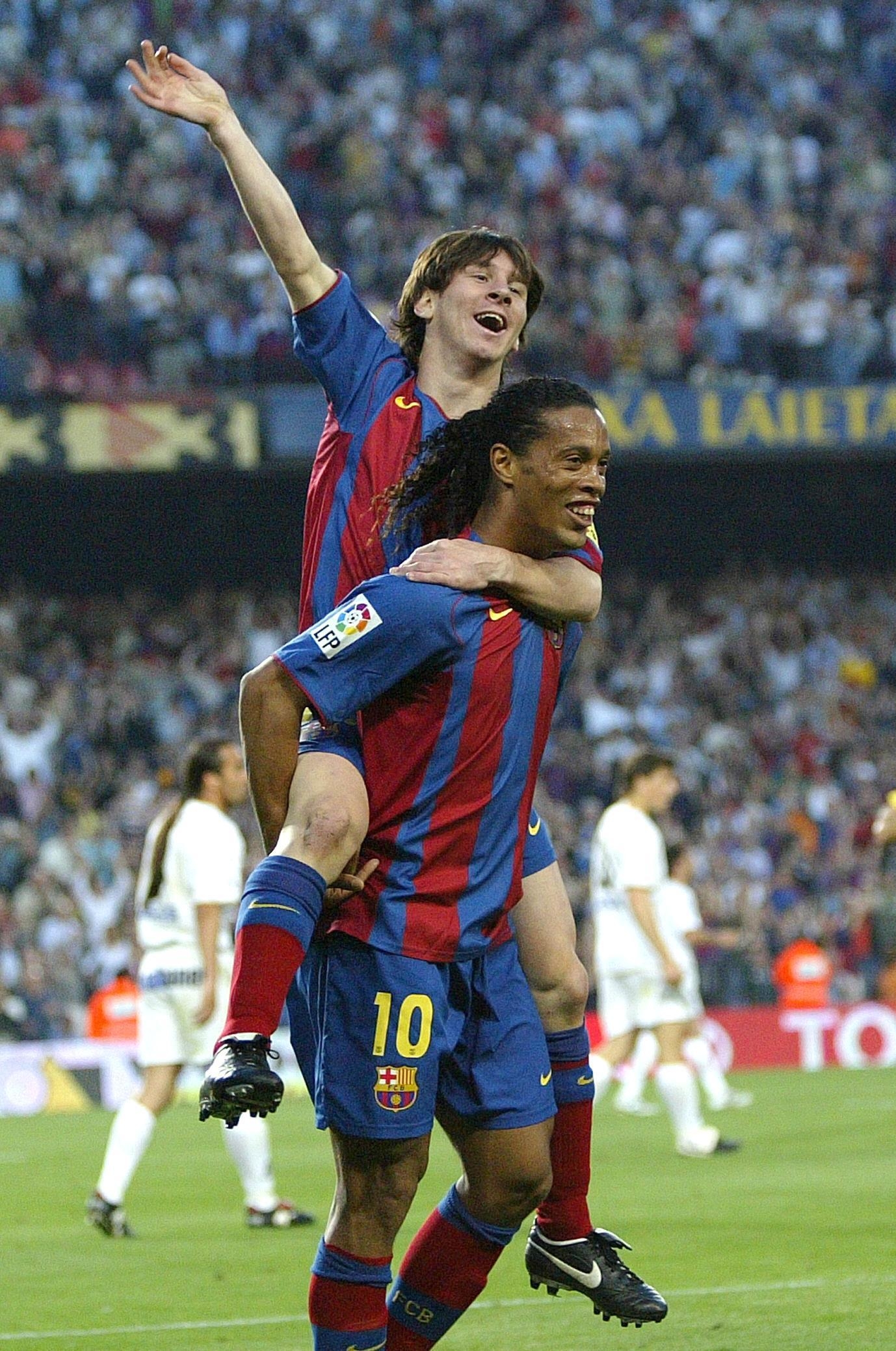 1380x2080 Ronaldinho Wallpaper Free Ronaldinho Background, Phone