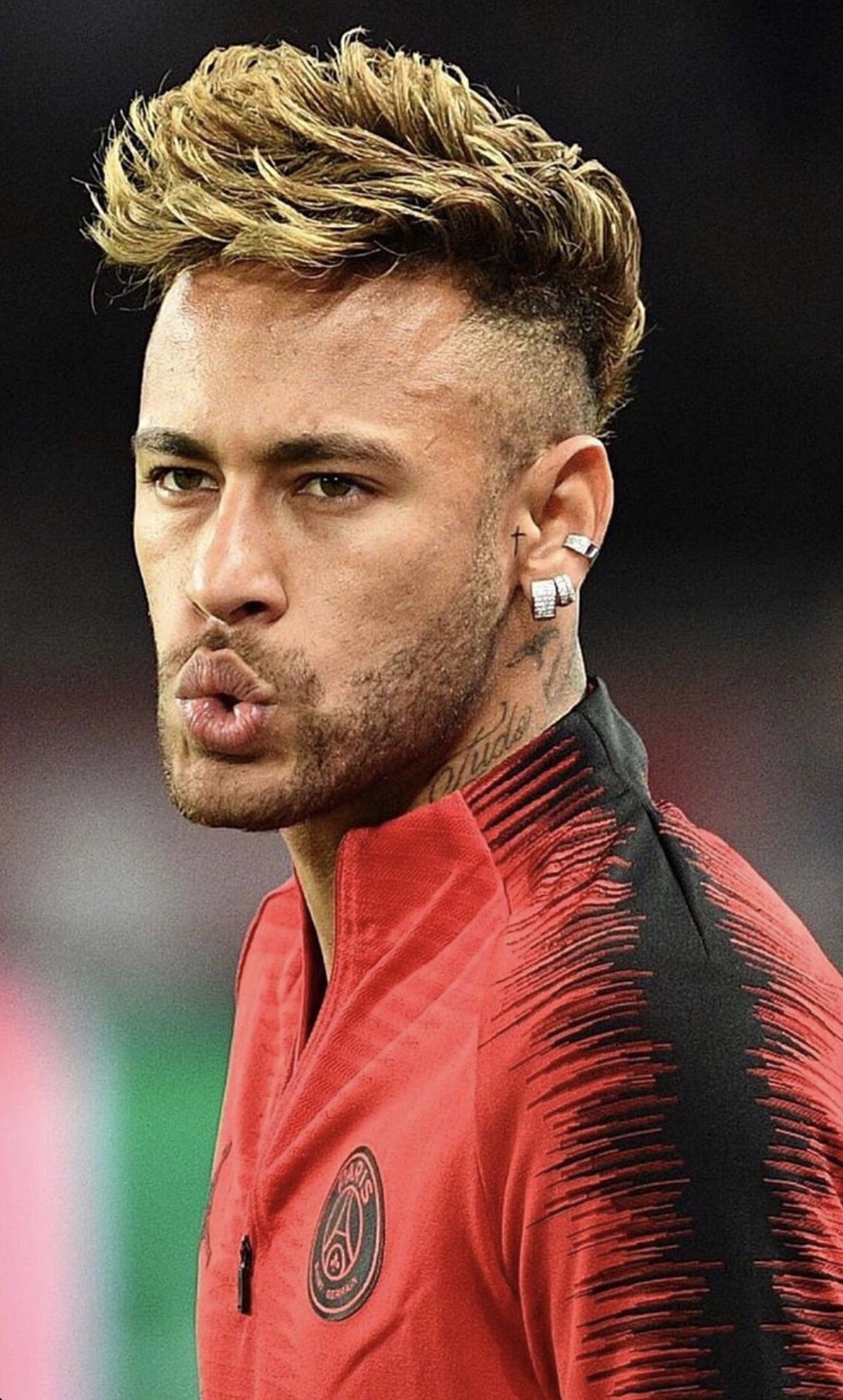 1100x1820 Neymar Hairstyle Wallpaper, Phone