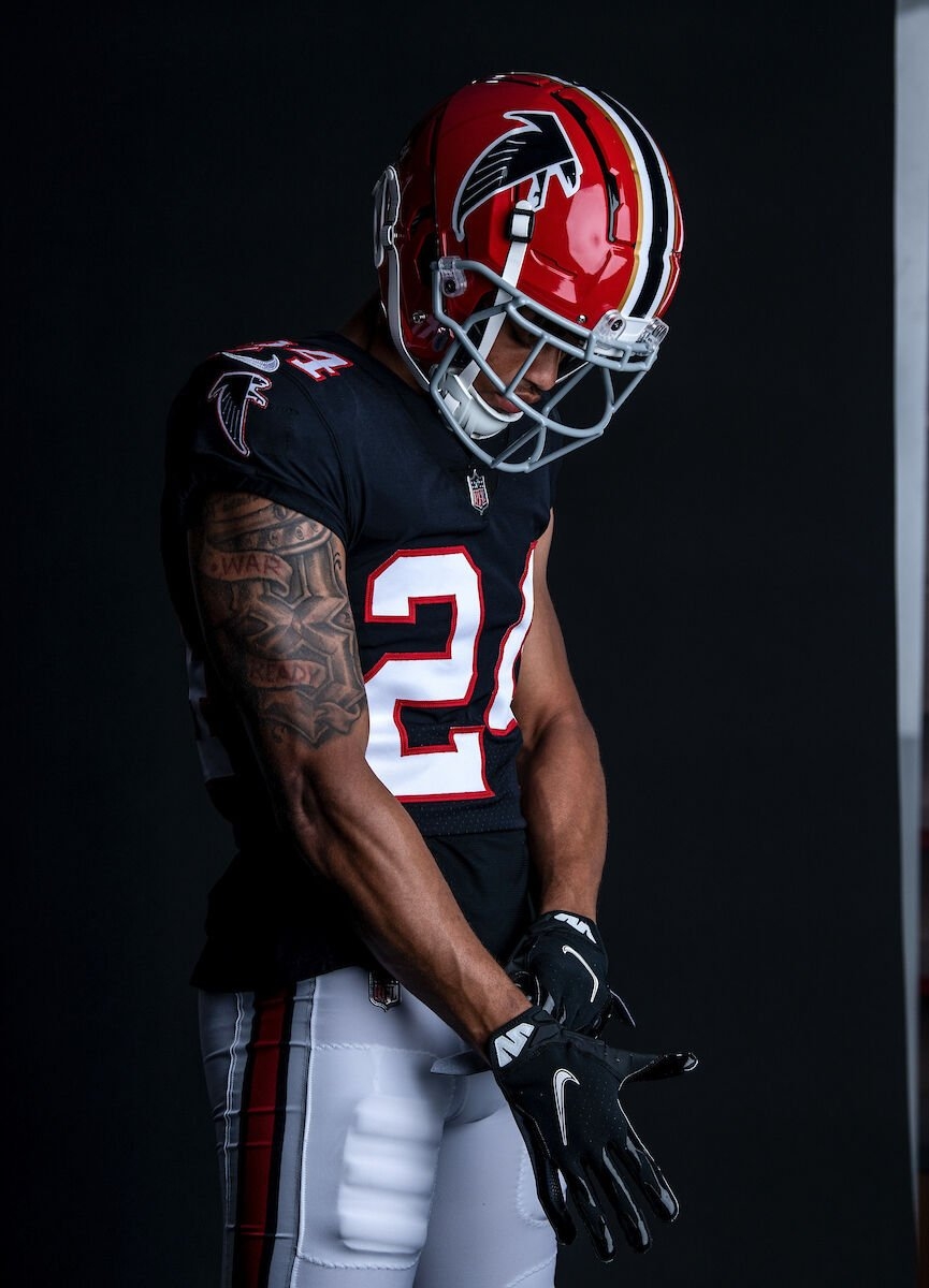 870x1200 PHOTOS: Atlanta Falcons to bring back red helmets in 2022, Phone