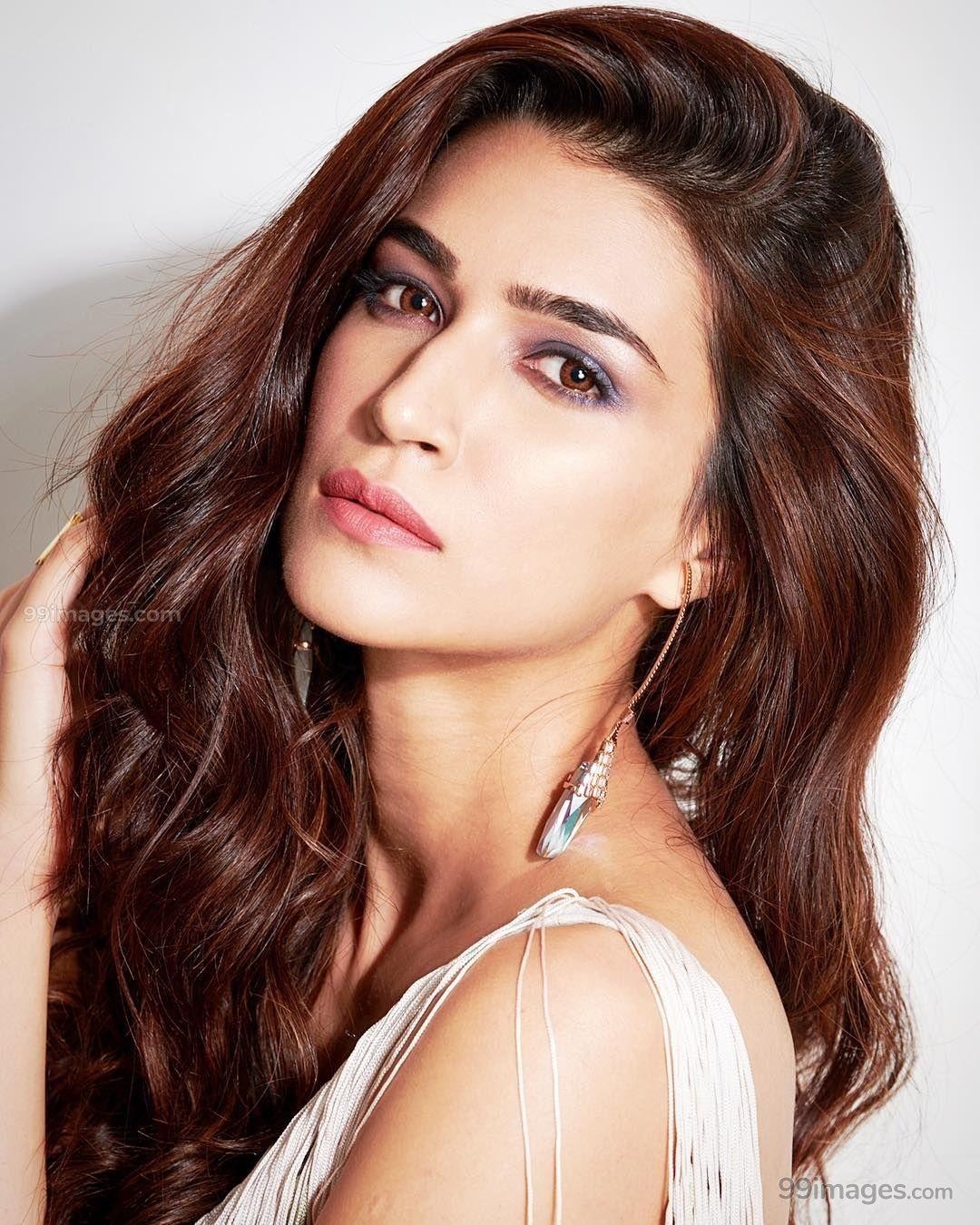 1080x1350 Kriti Sanon Hot HD Photo & Wallpaper for mobile 1080p, Phone