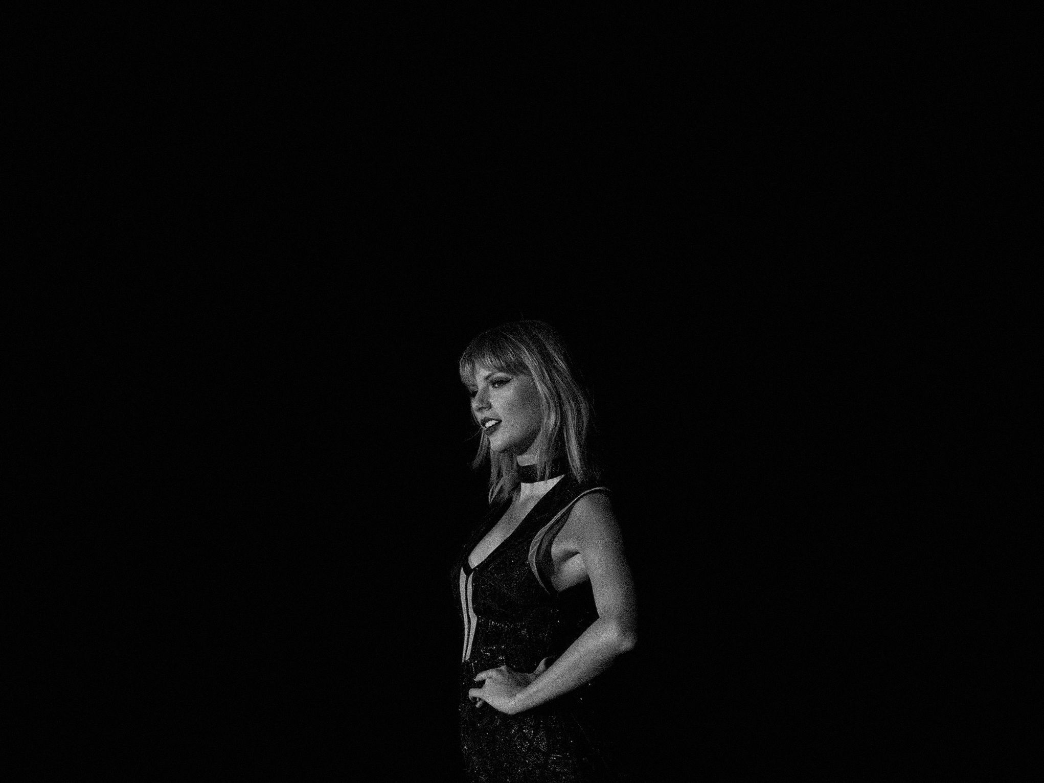 2050x1540 black and white taylor swift wallpaper. Taylor swift wallpaper, Taylor swift, Black and white, Desktop