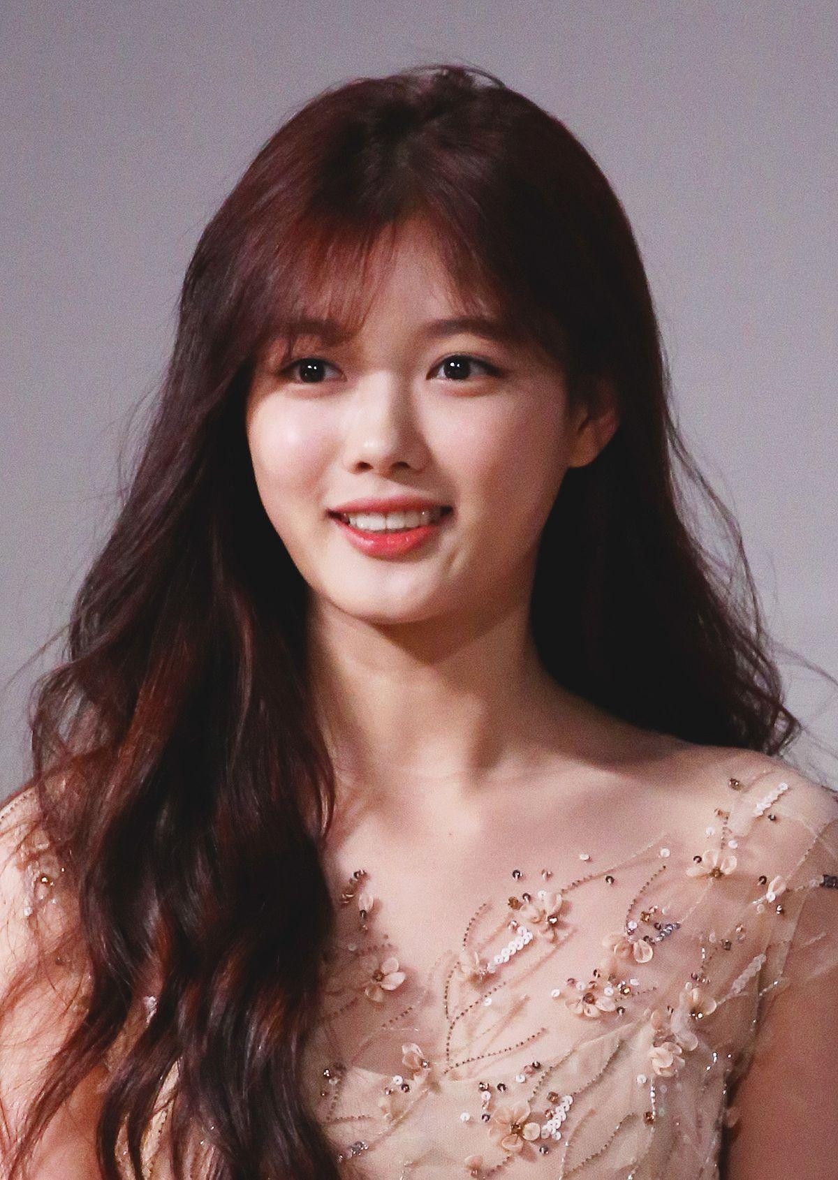 1200x1690 Kim Yoo Jung, Phone