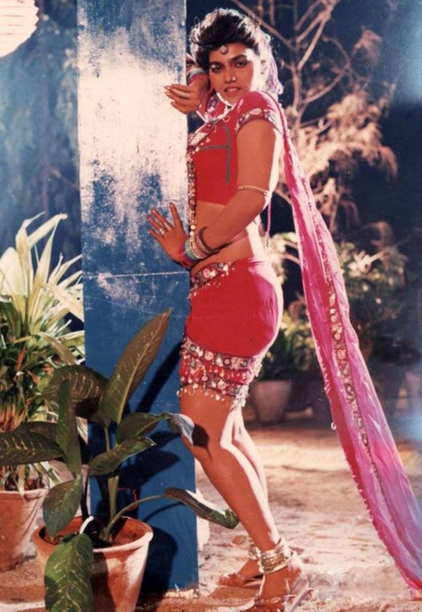 850x1240 Silk Smitha Photo [HD]: Latest Image, Picture, Stills of Silk, Phone