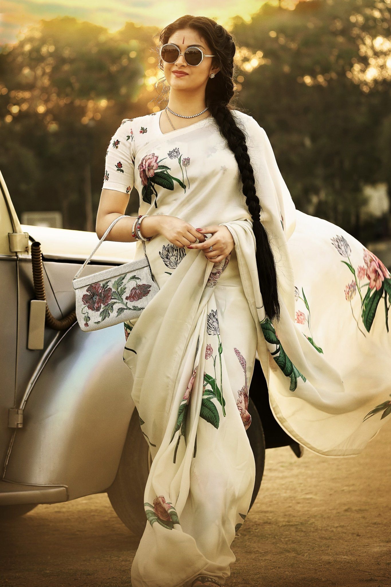 1370x2050 Mahanati (2018), Phone