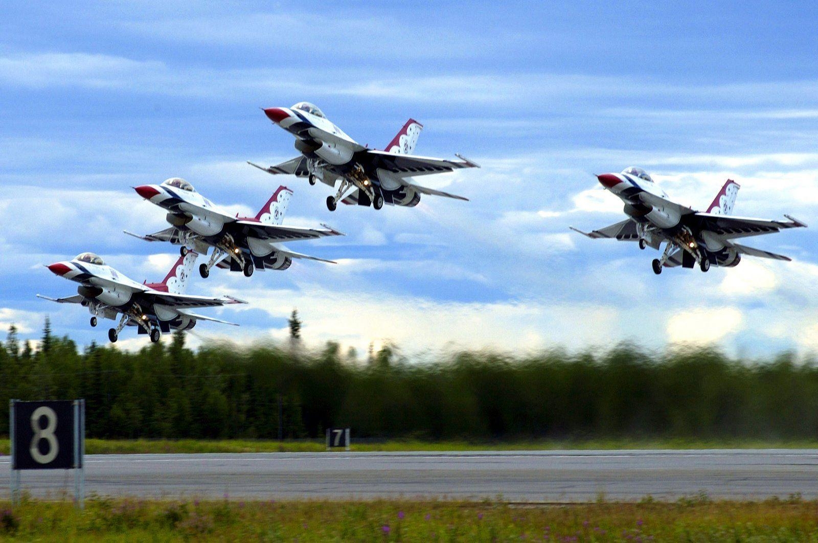 1600x1070 U.S. Air Force Thunderbirds (F 16 Cs) Wallpaper 154, Desktop