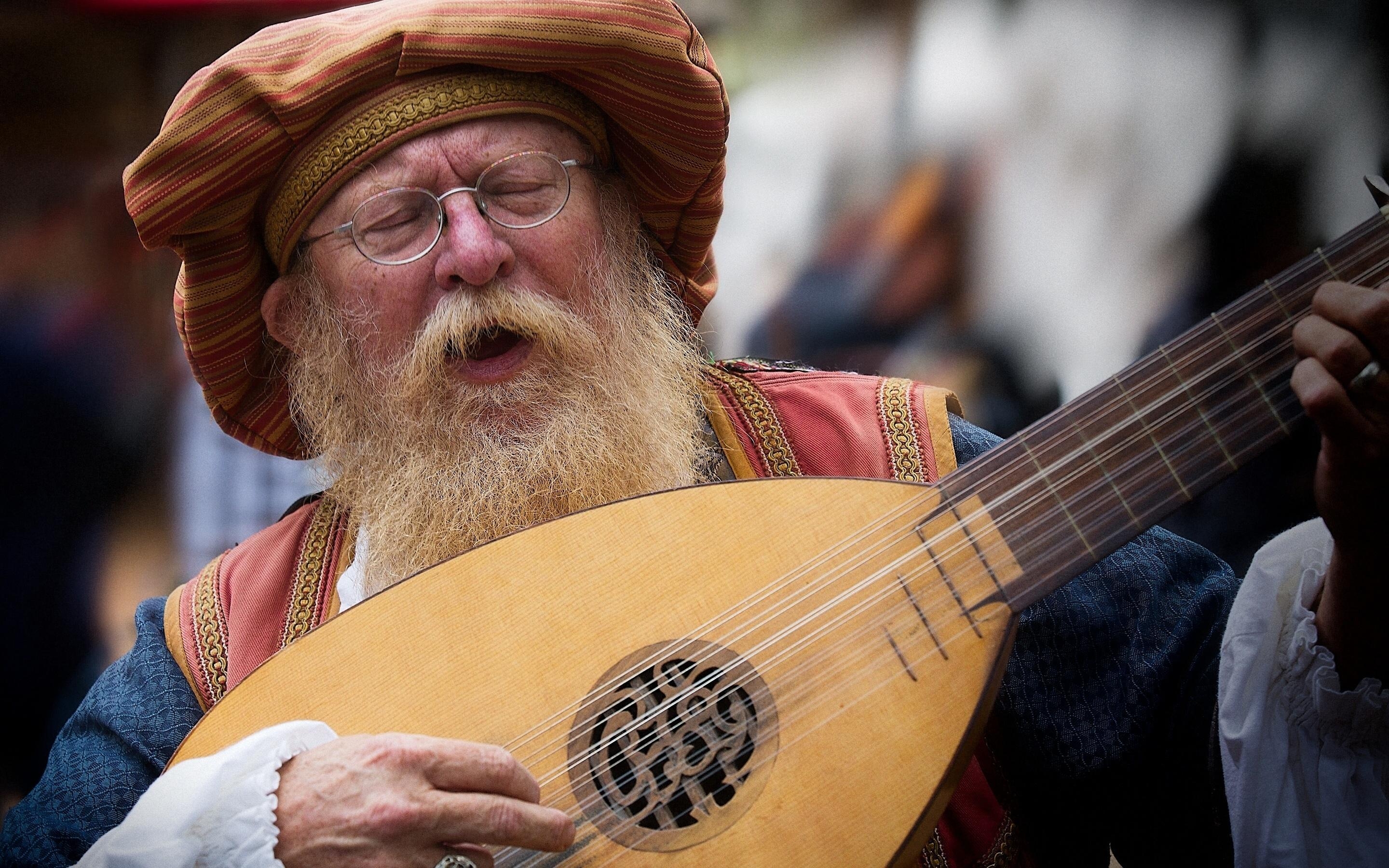 2880x1800 Wallpaper Man Lute Beard Old Musical Instruments, Desktop