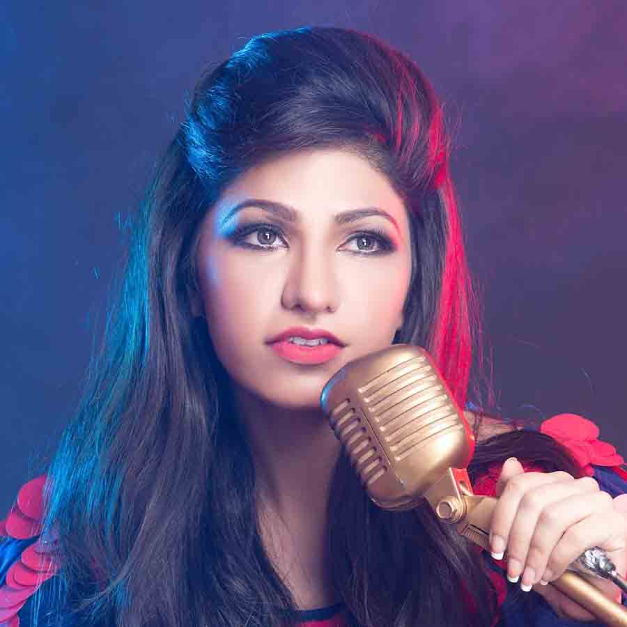 900x900 Tulsi Kumar Wallpaper. Tulsi, Singer, Bollywood, Phone