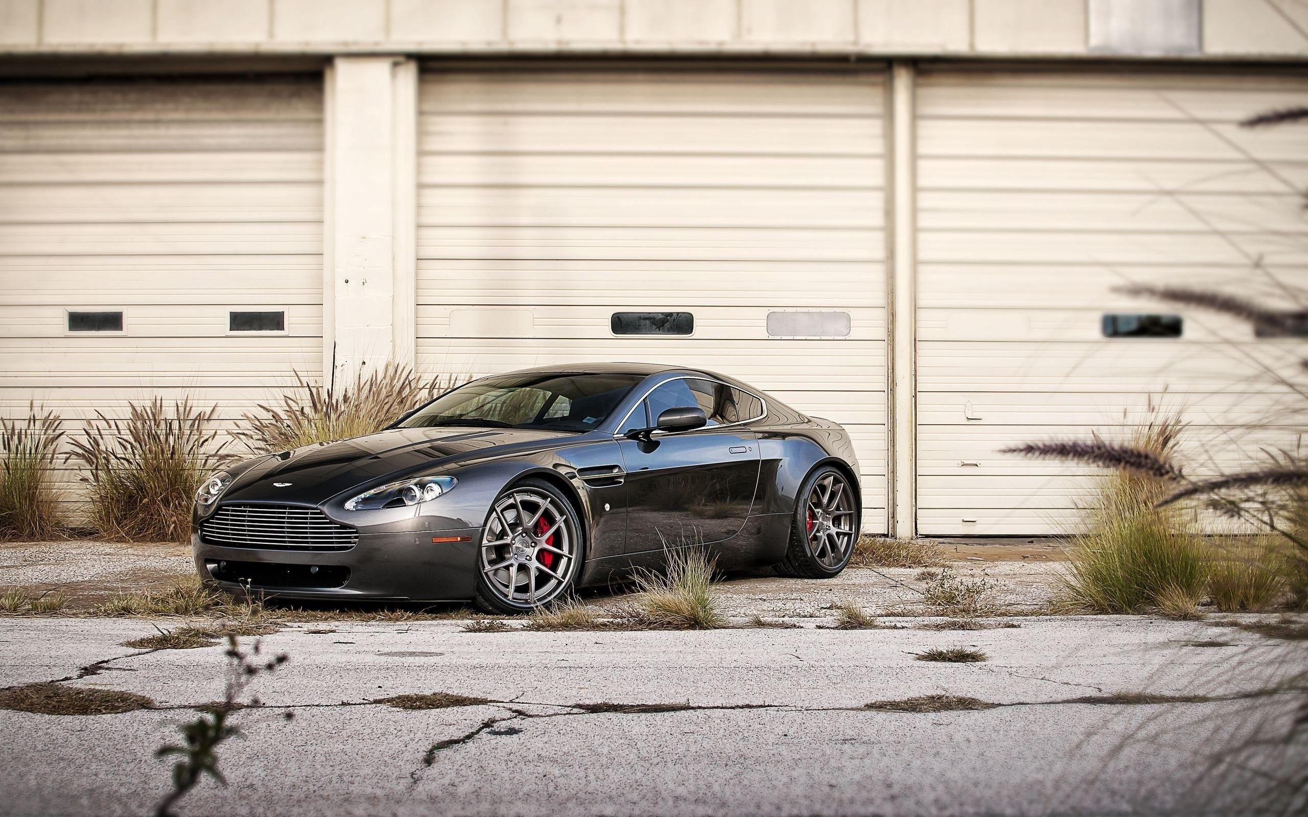 2560x1600 Download Wallpaper  Aston martin, V Vantage, Desktop