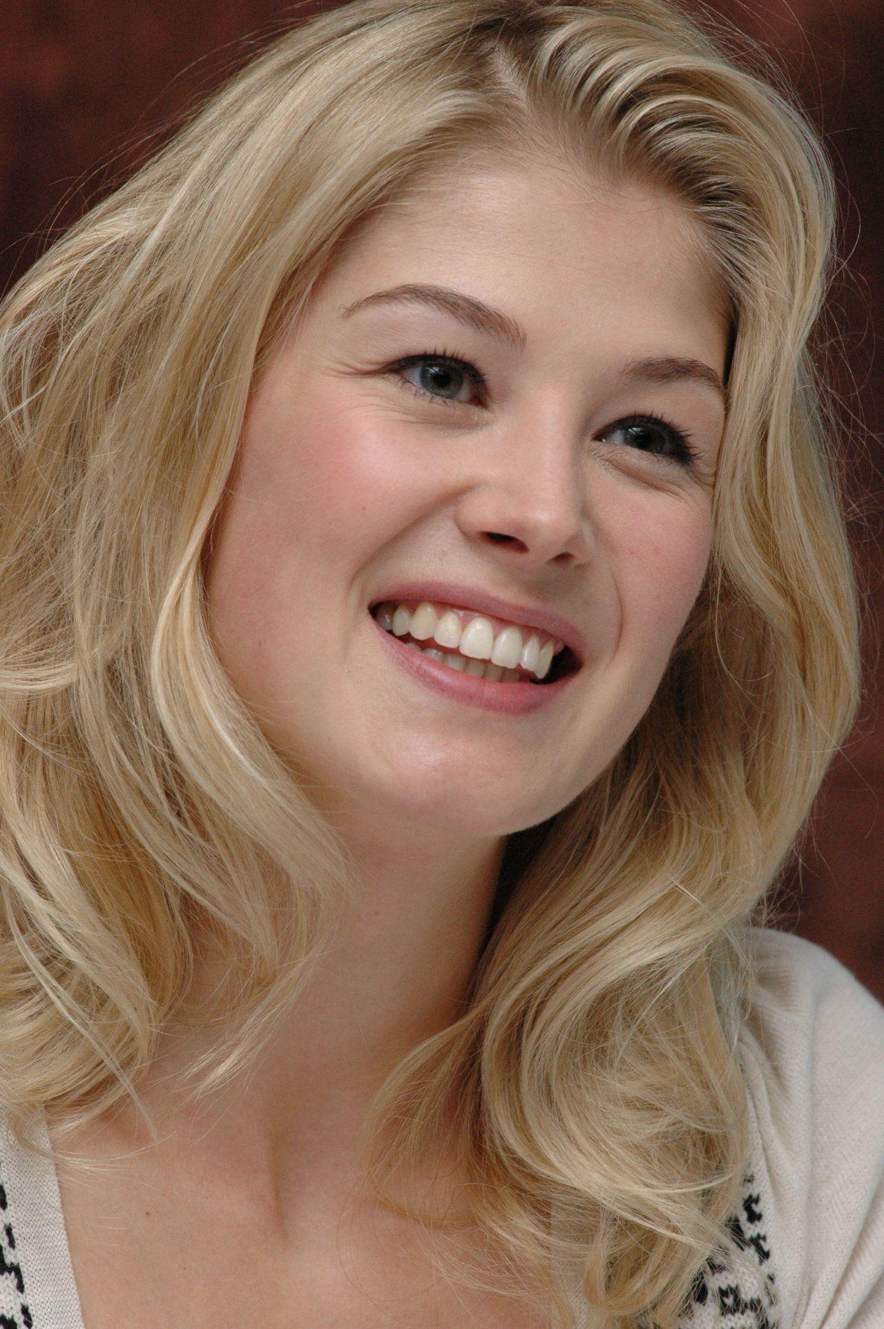 1280x1930 Rosamund Pike HD Wallpaper for desktop download, Phone