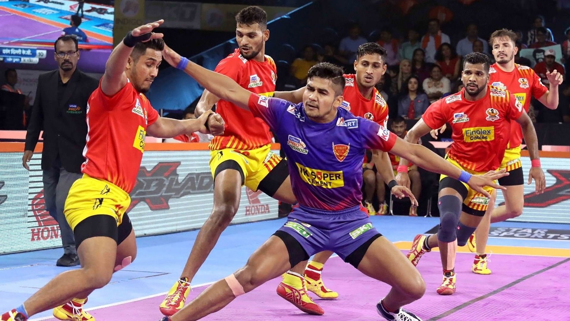 1920x1080 Gujarat Fortunegiants edge out Dabang Delhi K.C. despite Naveen Kumar's heroics, Desktop