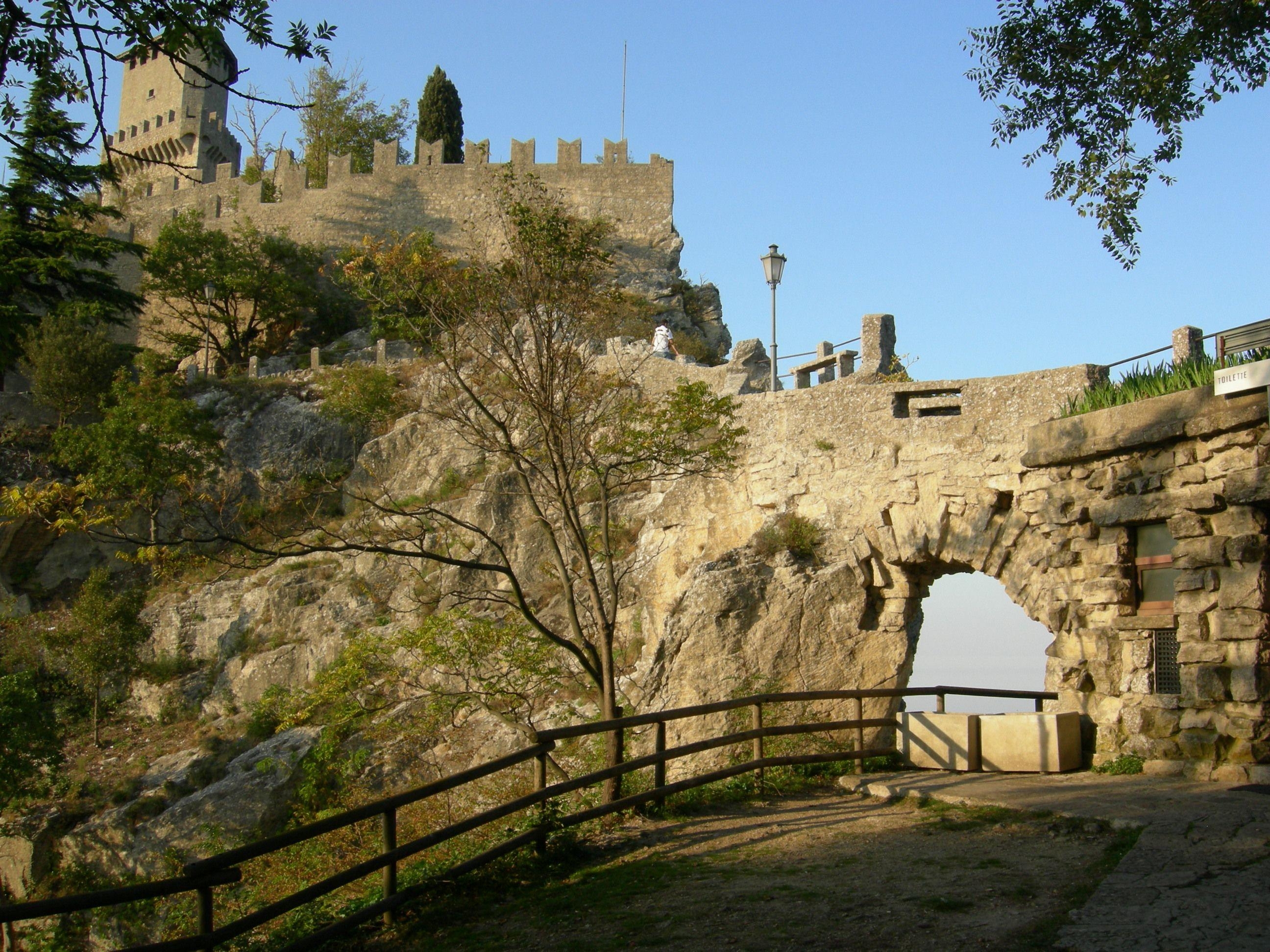 2600x1950 Trees on the background of the fortress of San Marino, Italy, Desktop