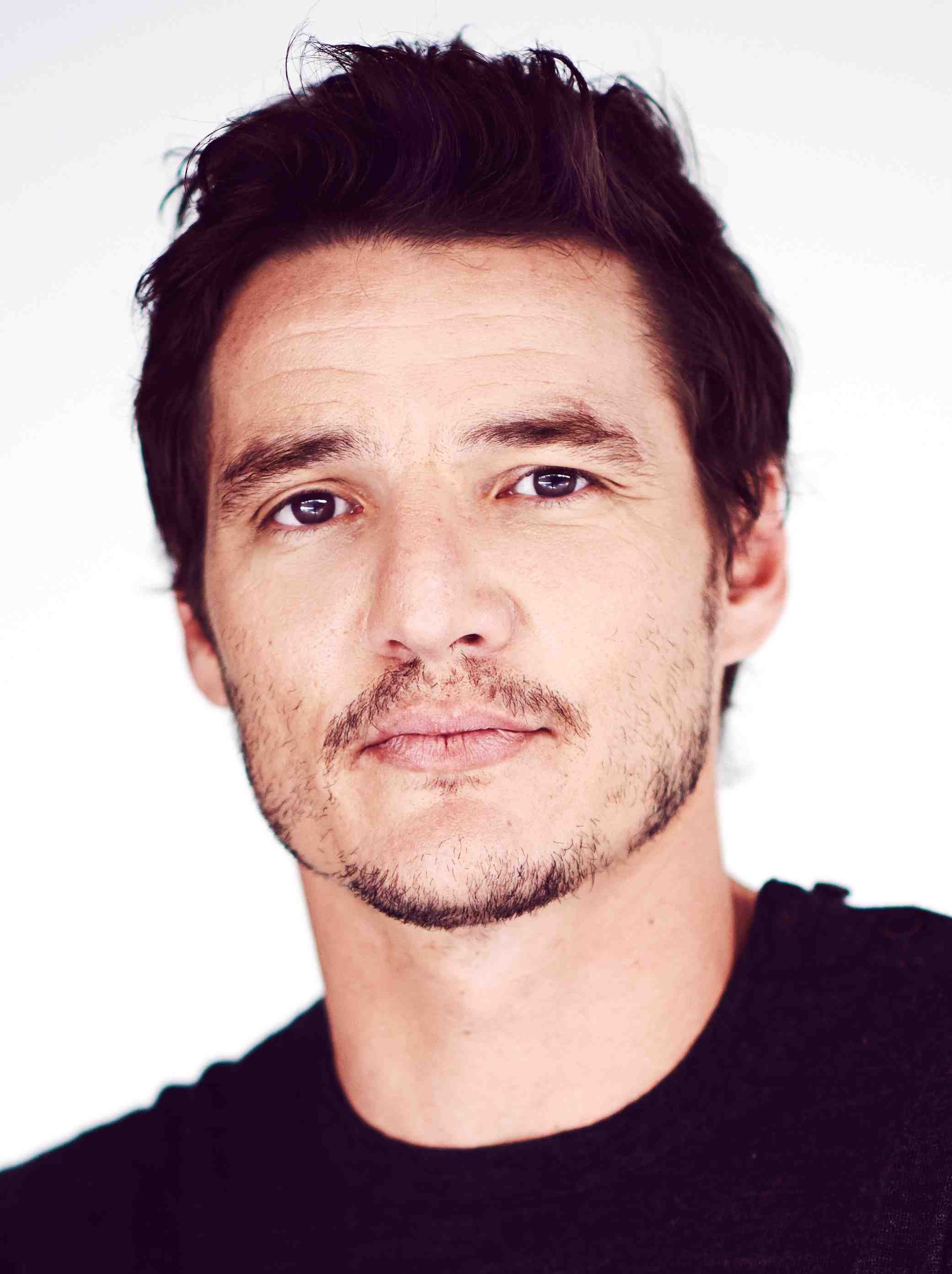 2090x2790 Pedro Pascal HD Wallpaper, Phone