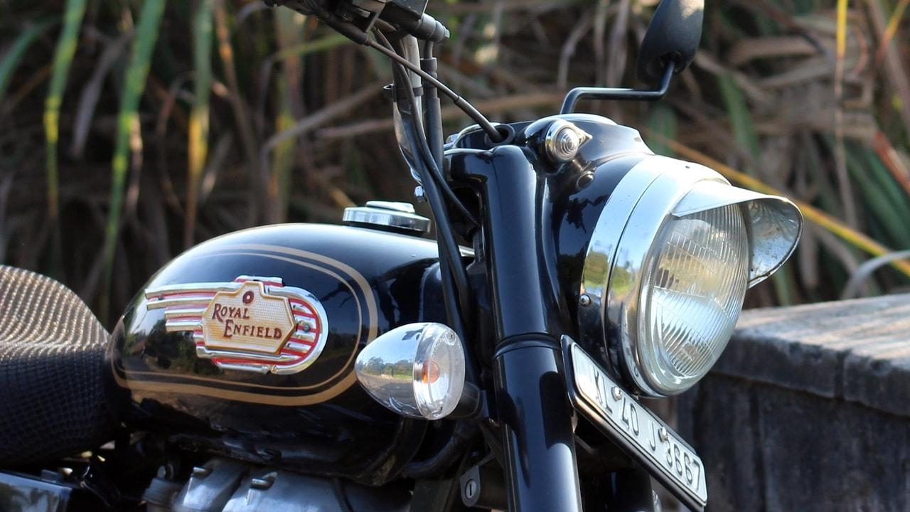 1280x720 Royal Enfield Bullet 350 Standard vs Bullet 350 ES Electra, Desktop