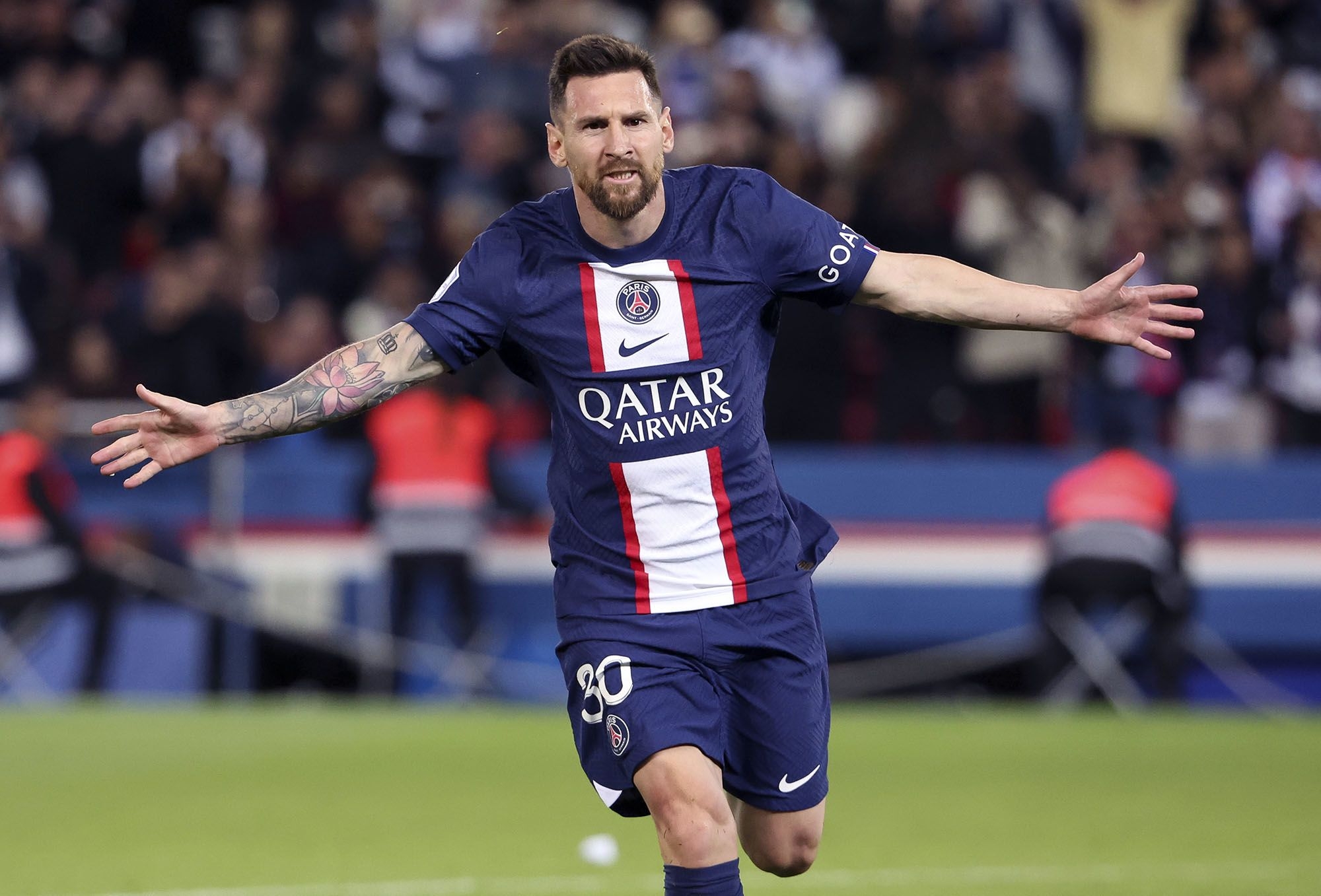 2000x1360 Lionel Messi Returns To Paris Saint Germain Training After Argentina's World Cup Victory, Desktop