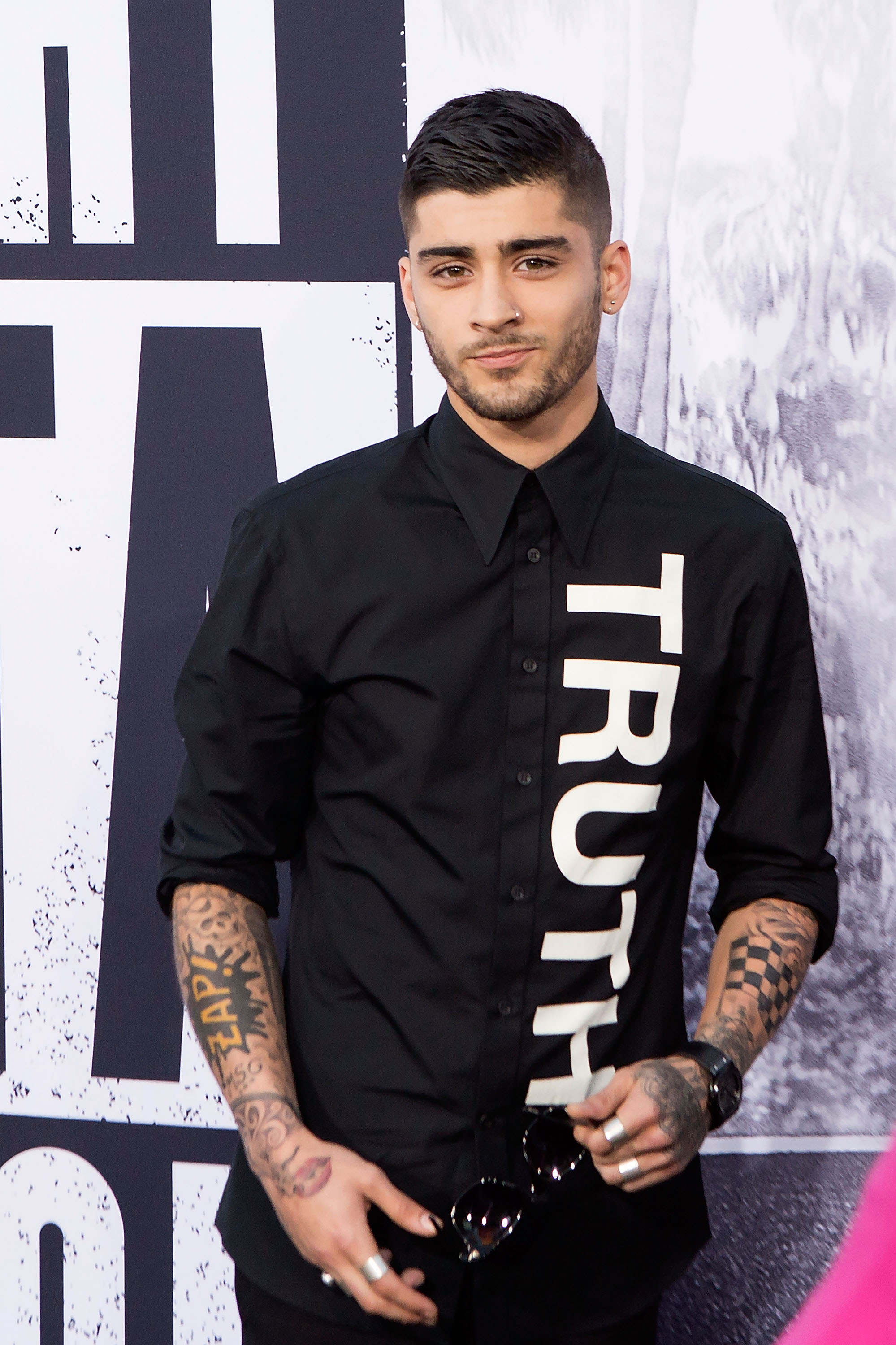 2000x3000 Hot Shots Of Zayn Malik, Phone