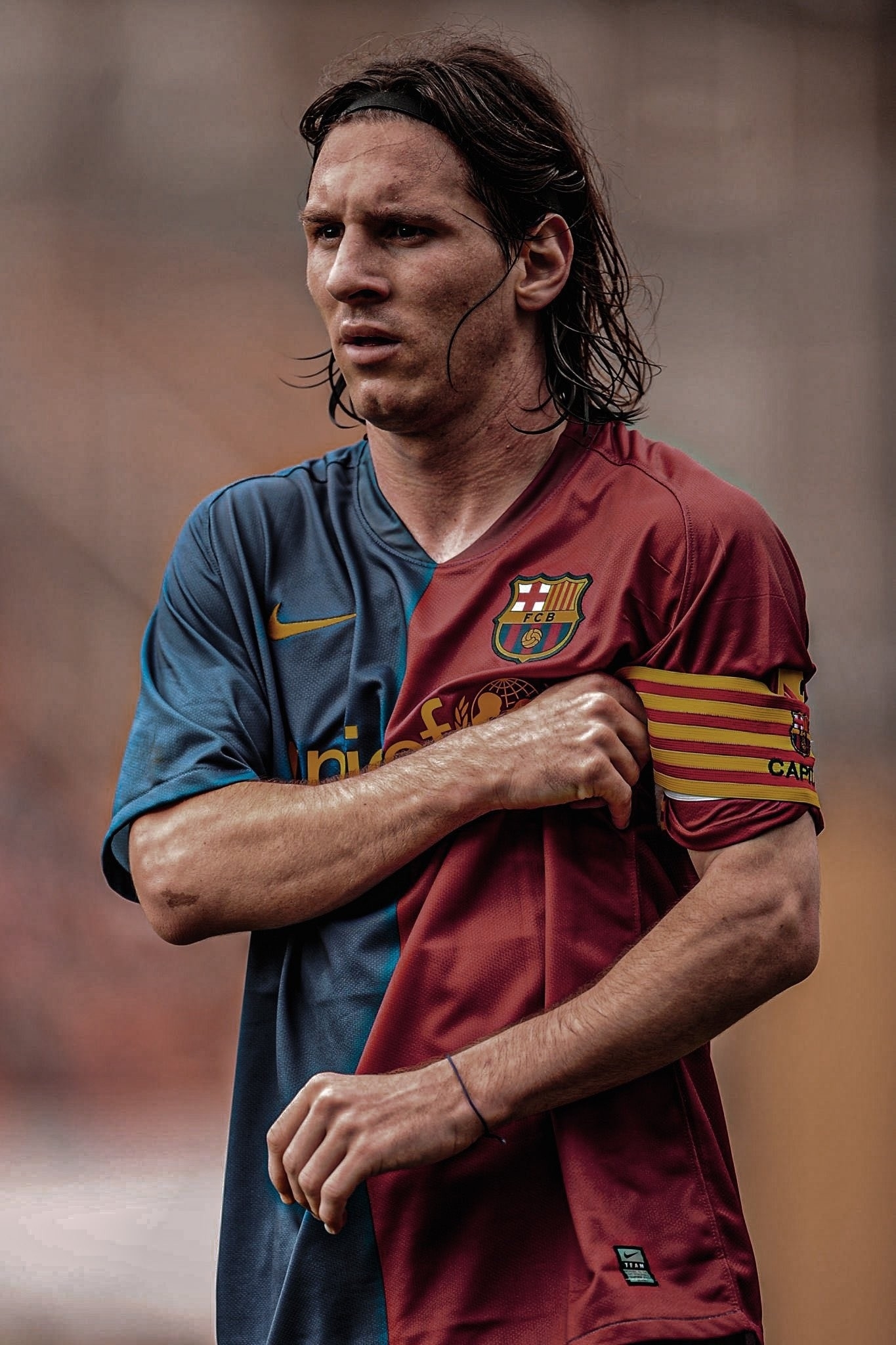 1370x2050 Messi Photo Barcelona Back Look Wallpaper Download, Phone