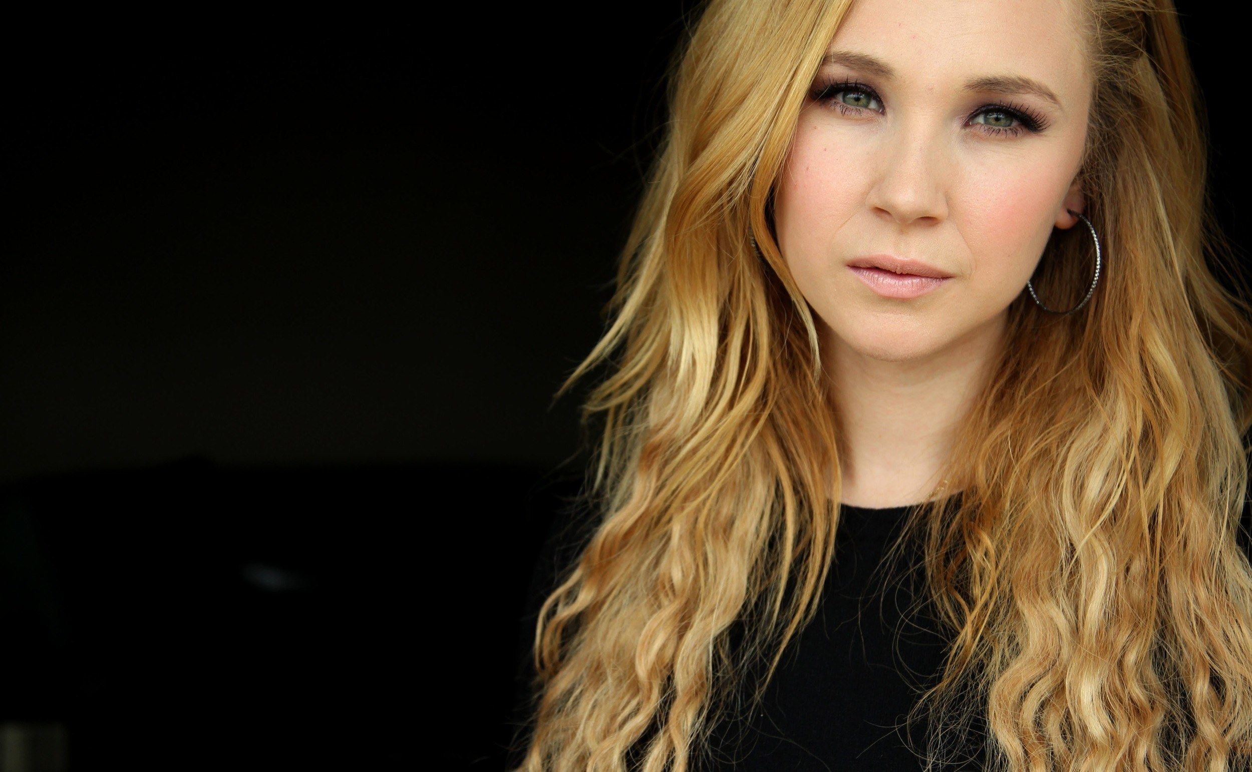 2500x1550 Juno Temple Wallpaper Image Photo Picture Background, Desktop