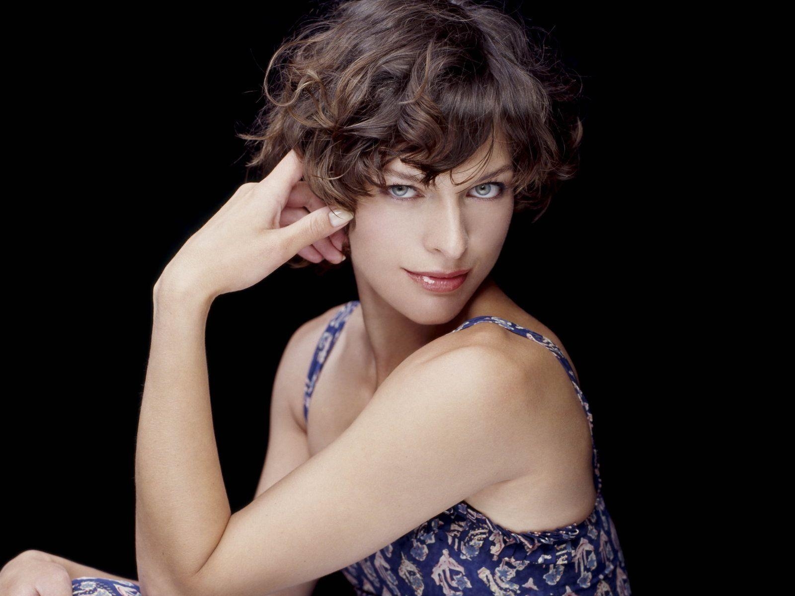 1600x1200 Milla Jovovich, Desktop