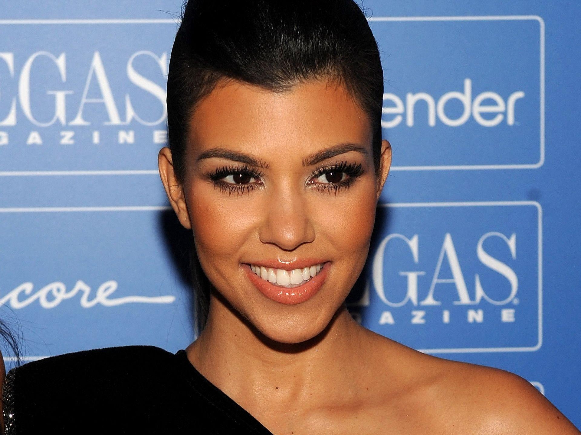 1920x1440 Kourtney Kardashian Height, Weight, Measurements, Bra Size, Statistics, Desktop