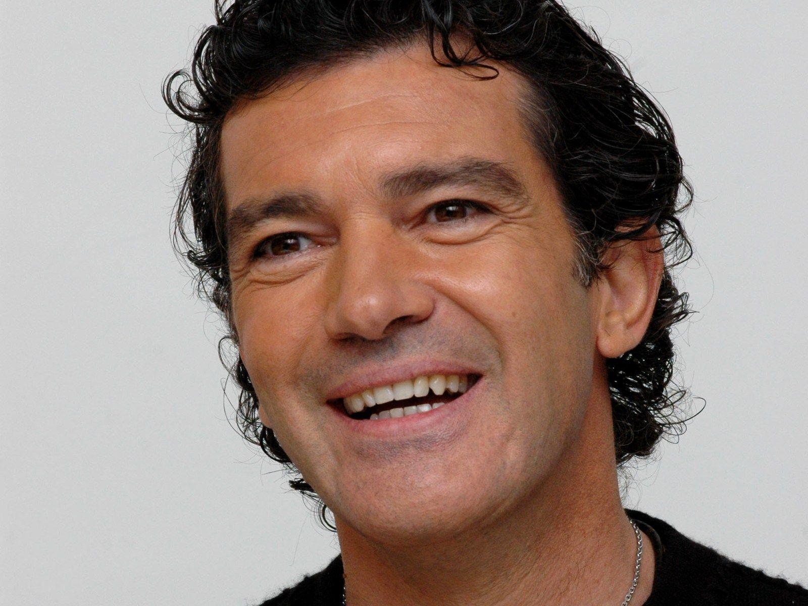 1600x1200 px Antonio Banderas 281 KB, Desktop