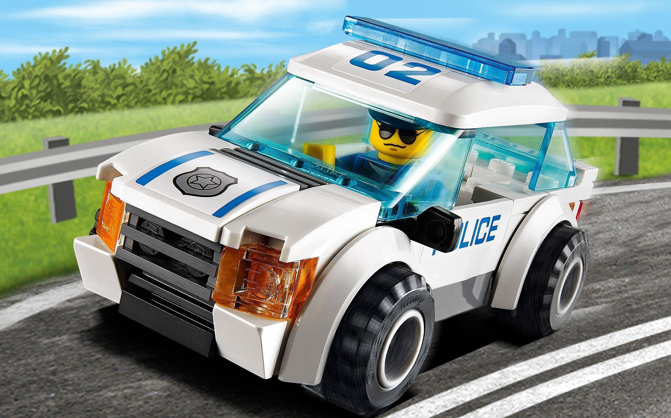 2260x1410 High Speed Police Chase 1® City, Desktop