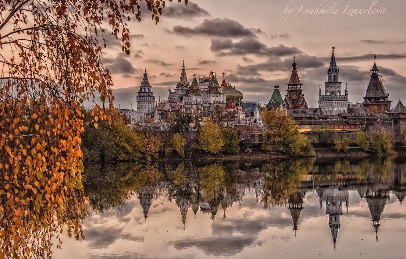 1340x850 Wallpaper autumn, water, trees, pond, reflection, Moscow, temple, Russia, architecture, The Izmailovo Kremlin image for desktop, section город, Desktop