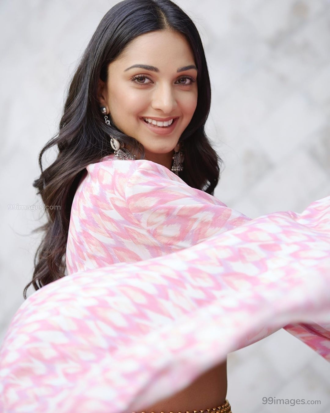 1080x1350 Kiara Advani Beautiful HD Photohoot Stills & Mobile Wallpaper HD (1080p) - #kiaraadv. Kiara advani, Beautiful bollywood actress, Beautiful indian actress, Phone