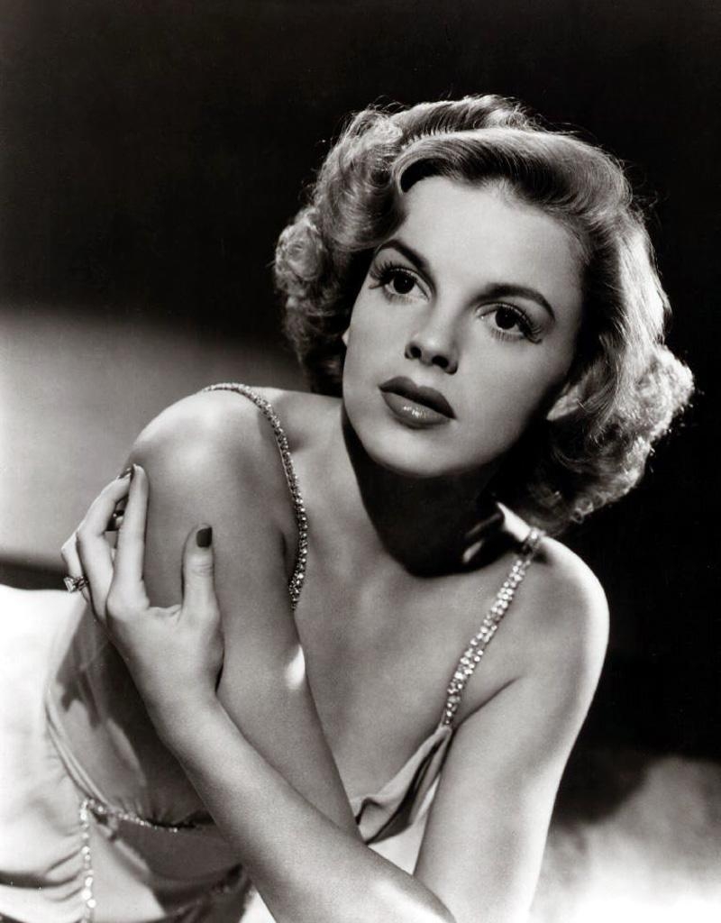 800x1030 Judy Garland wallpaper, Phone