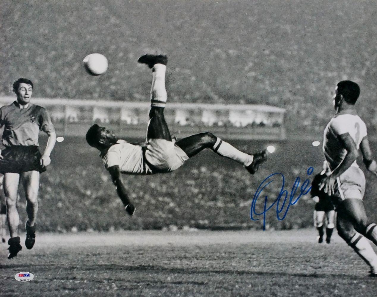 1270x1000 Pele Signed Brazil Black & White Bicycle Kick 16x20 Photo PSA, Desktop