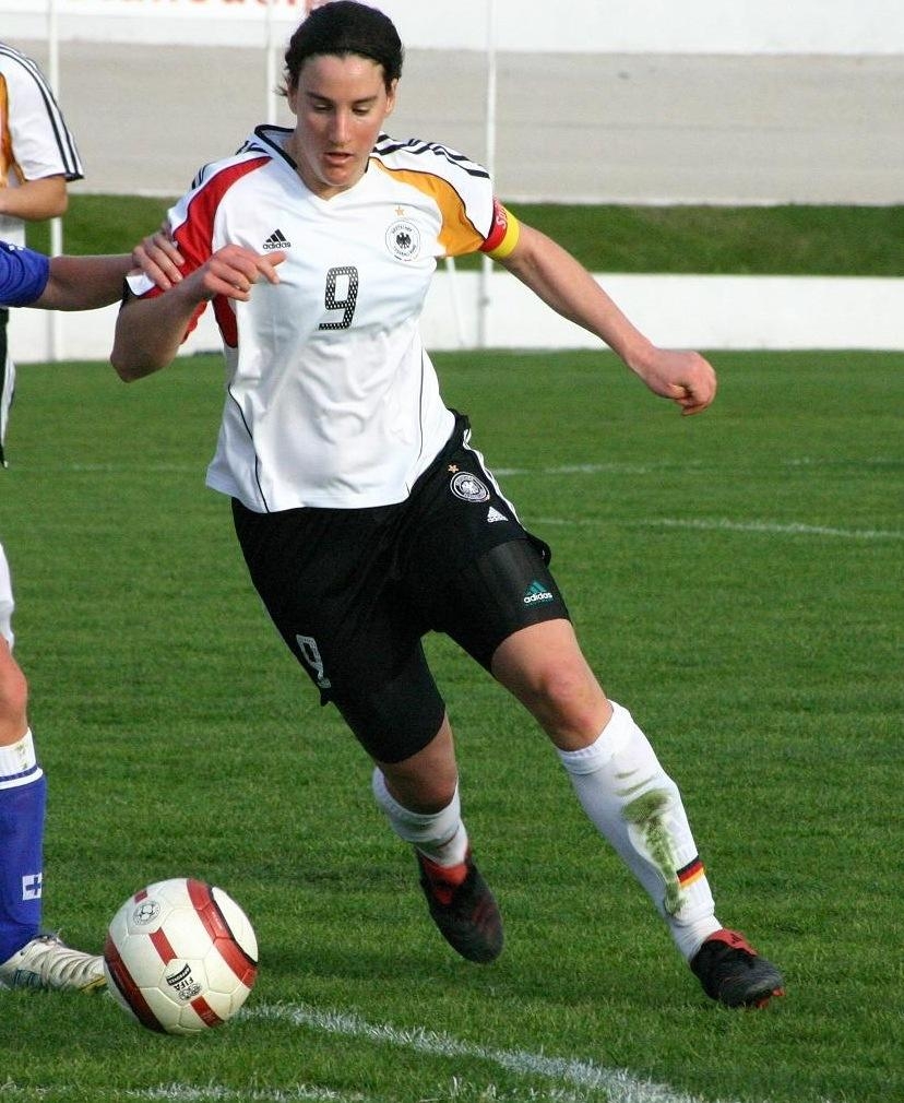 830x1010 Sports Iki: Birgit Prinz Top Female Footballer from Germany, Phone