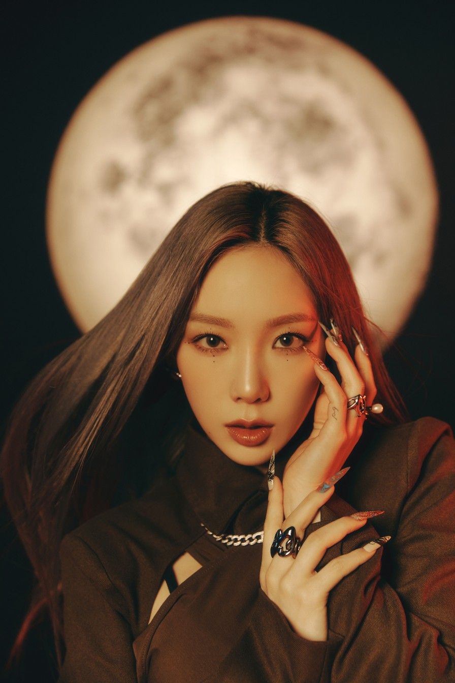 900x1350 TAEYEON 태연 The 3rd Album [INVU]. Snsd taeyeon, Taeyeon, Girls generation, Phone