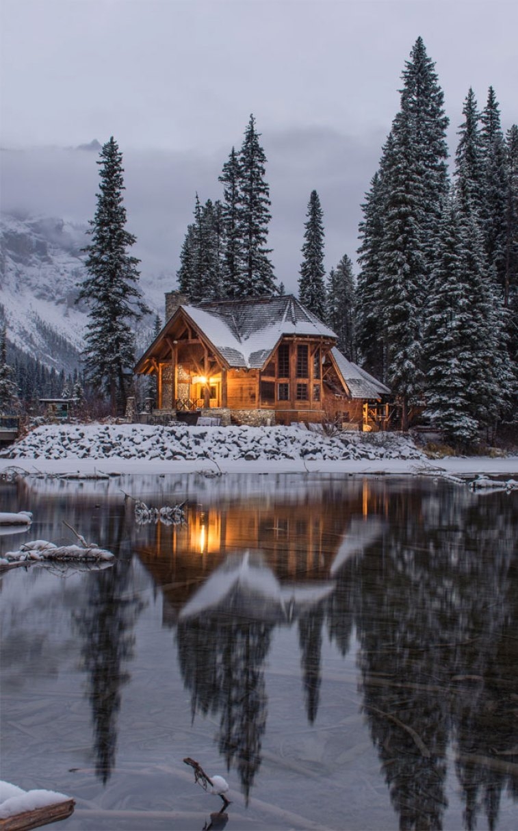 760x1220 Cozy Log Cabin in wintertime Wallpaper, Phone