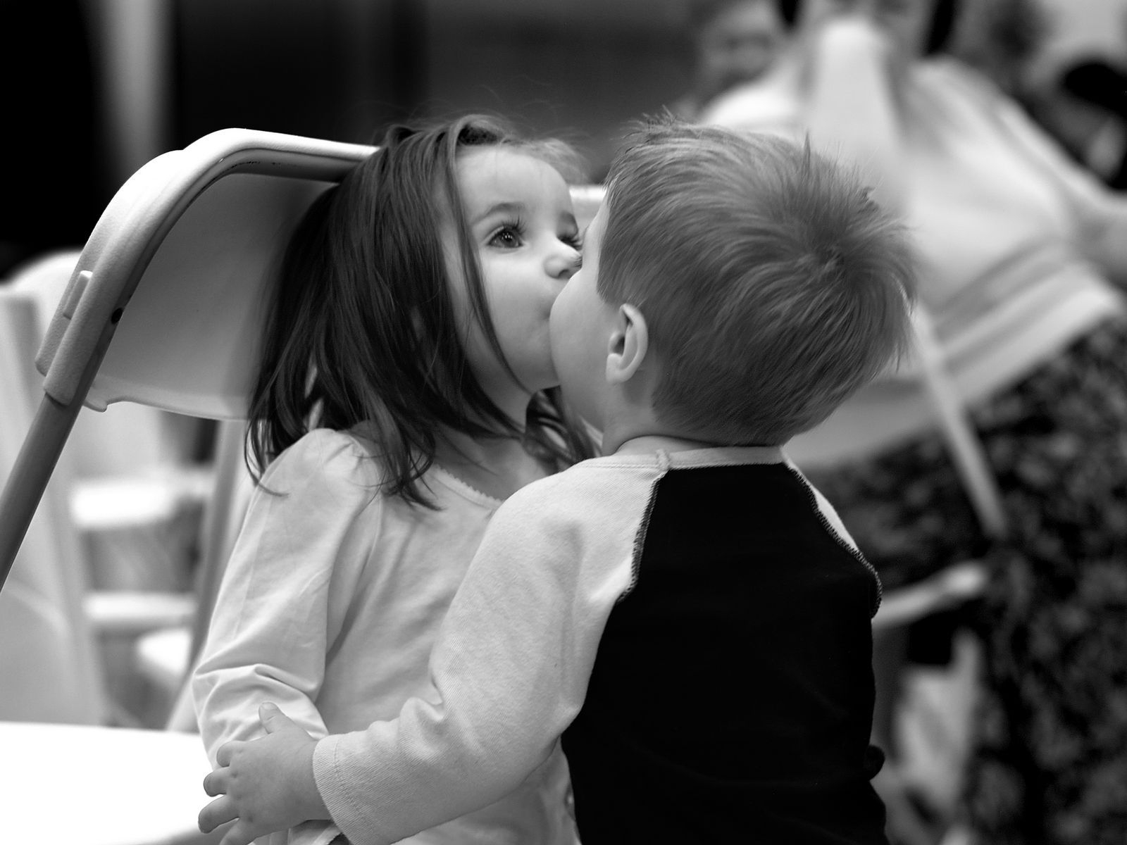 1600x1200 Download wallpaper  mood, children, girl, boy, kiss, black and white standard 4:3 HD background, Desktop