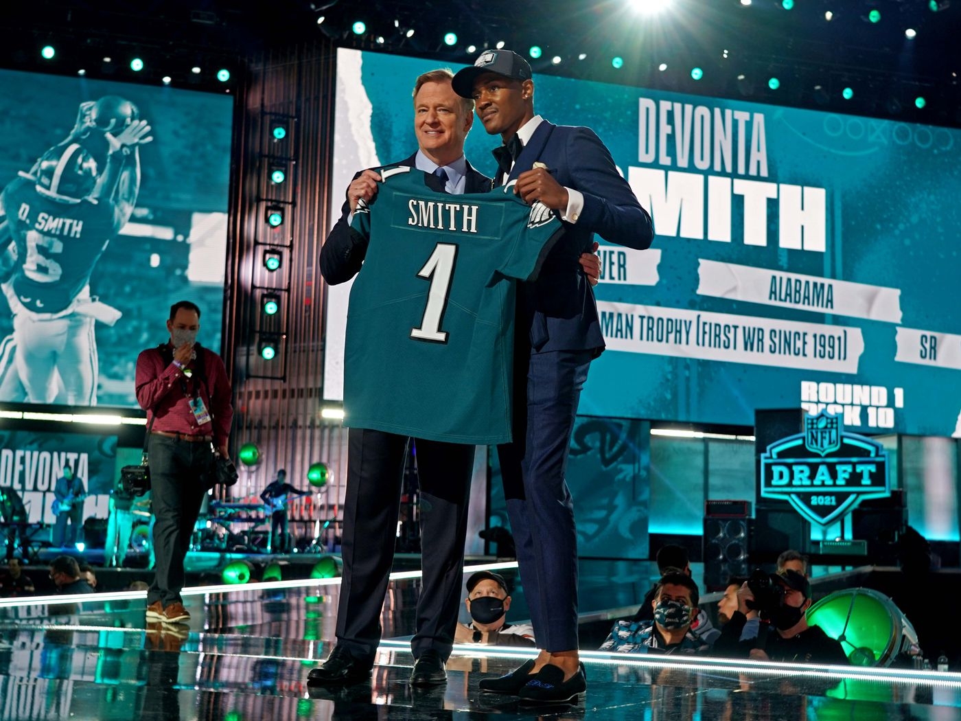 1400x1050 Eagles Picking DeVonta Smith Provides Some Much Needed Juice Green Nation, Desktop