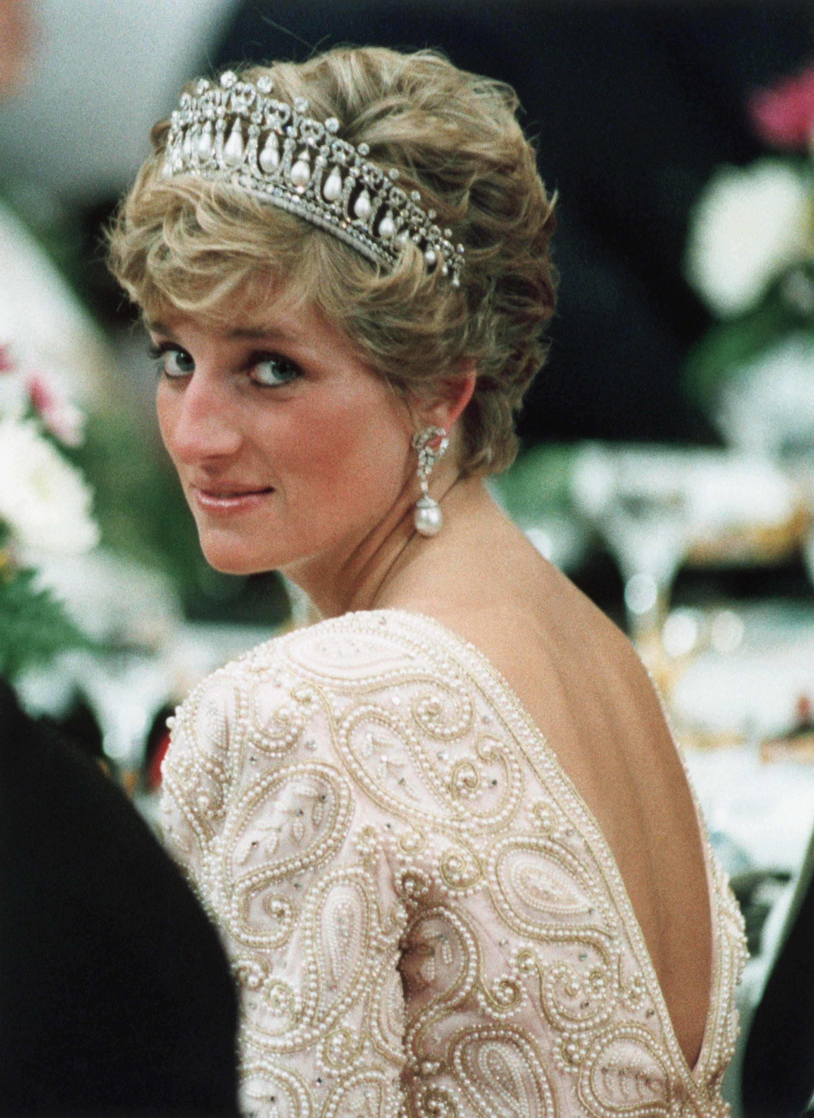 2740x3760 Princess Diana HD Wallpaper, Phone