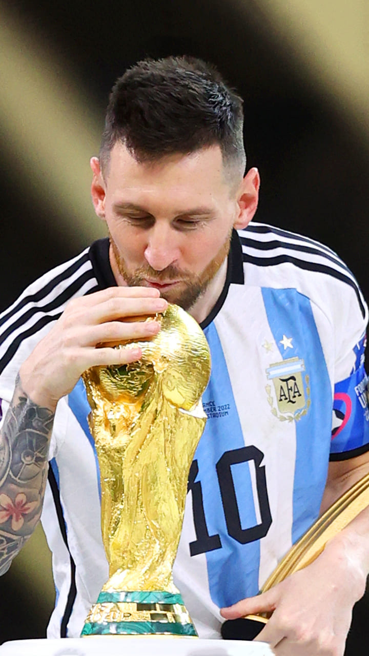 720x1280 Messi World Cup Trophy Wallpaper, Phone