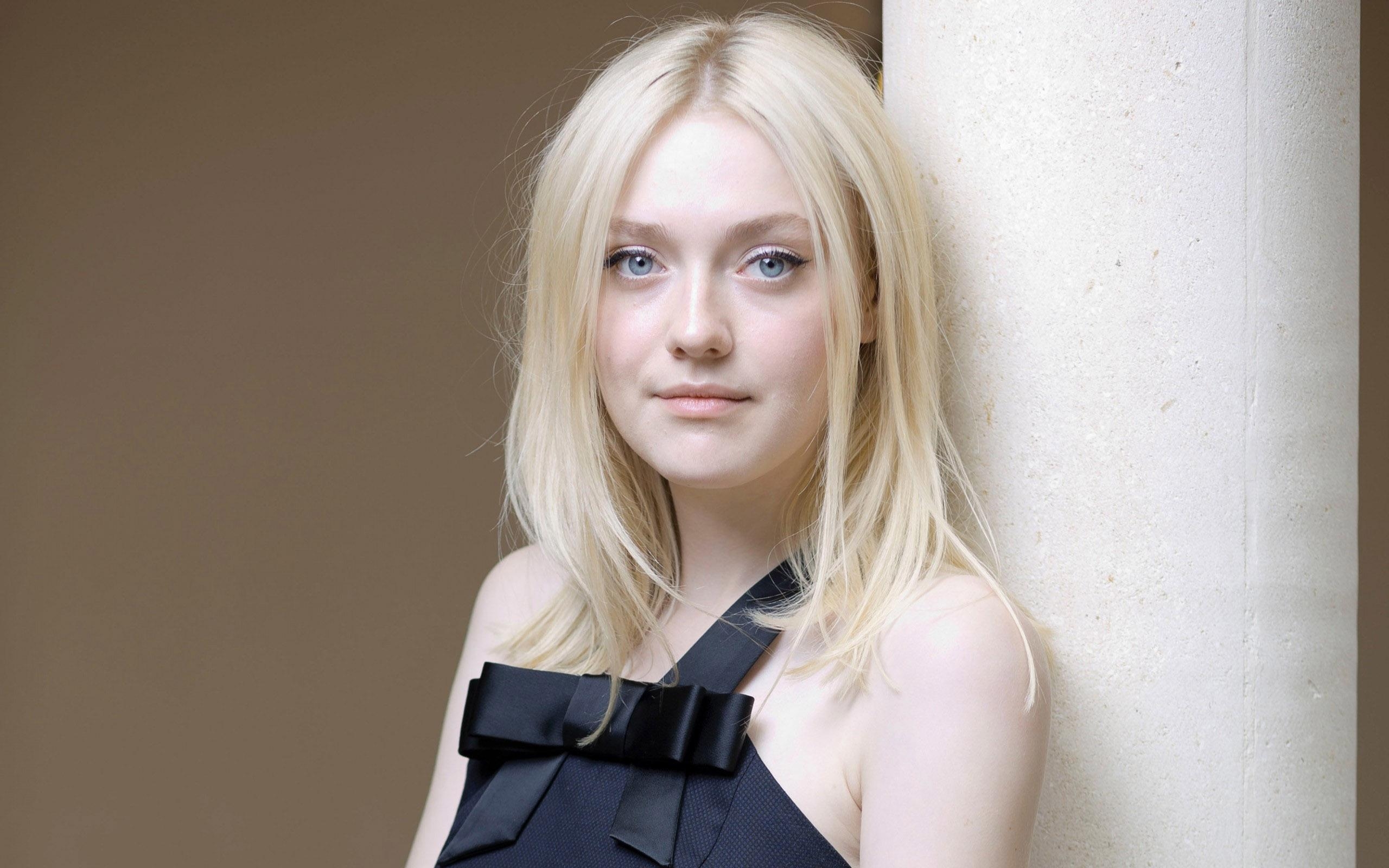 2560x1600 Dakota Fanning HD Wallpaper, Desktop