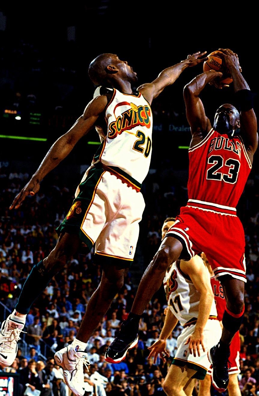 870x1320 Michael Jordan shoots over Gary Payton. Gary payton, Michael, Phone