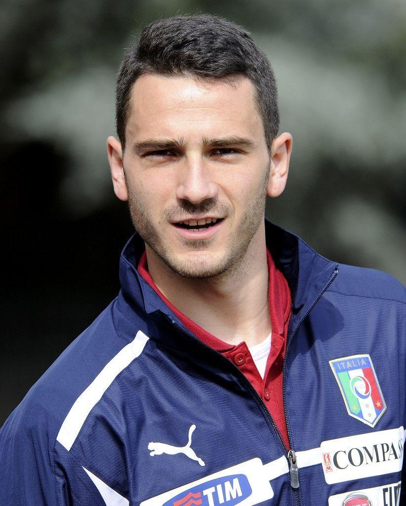 830x1030 Leonardo Bonucci Photo Photo Training Session & Press, Phone