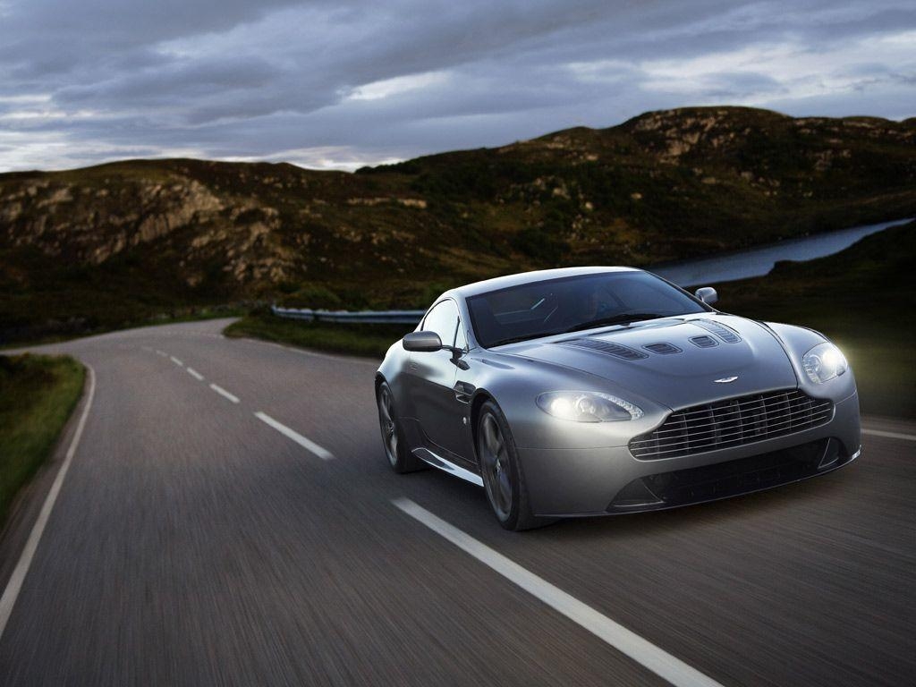 1030x770 Cars: Aston Martin V12 Vantage, picture nr. 37707, Desktop